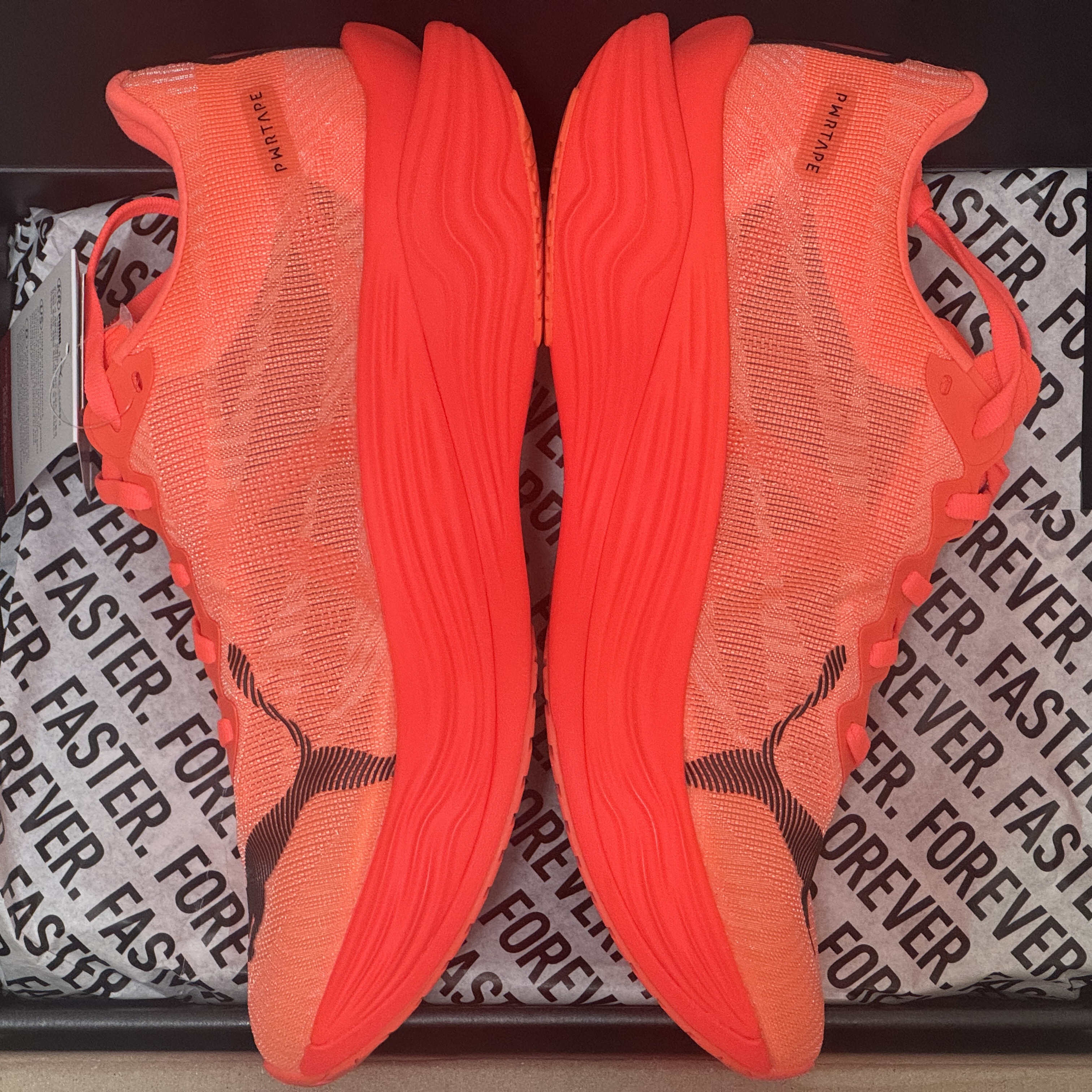Puma Deviate Nitro Elite 3 Glowing Red Black 착용 스타일 - 3