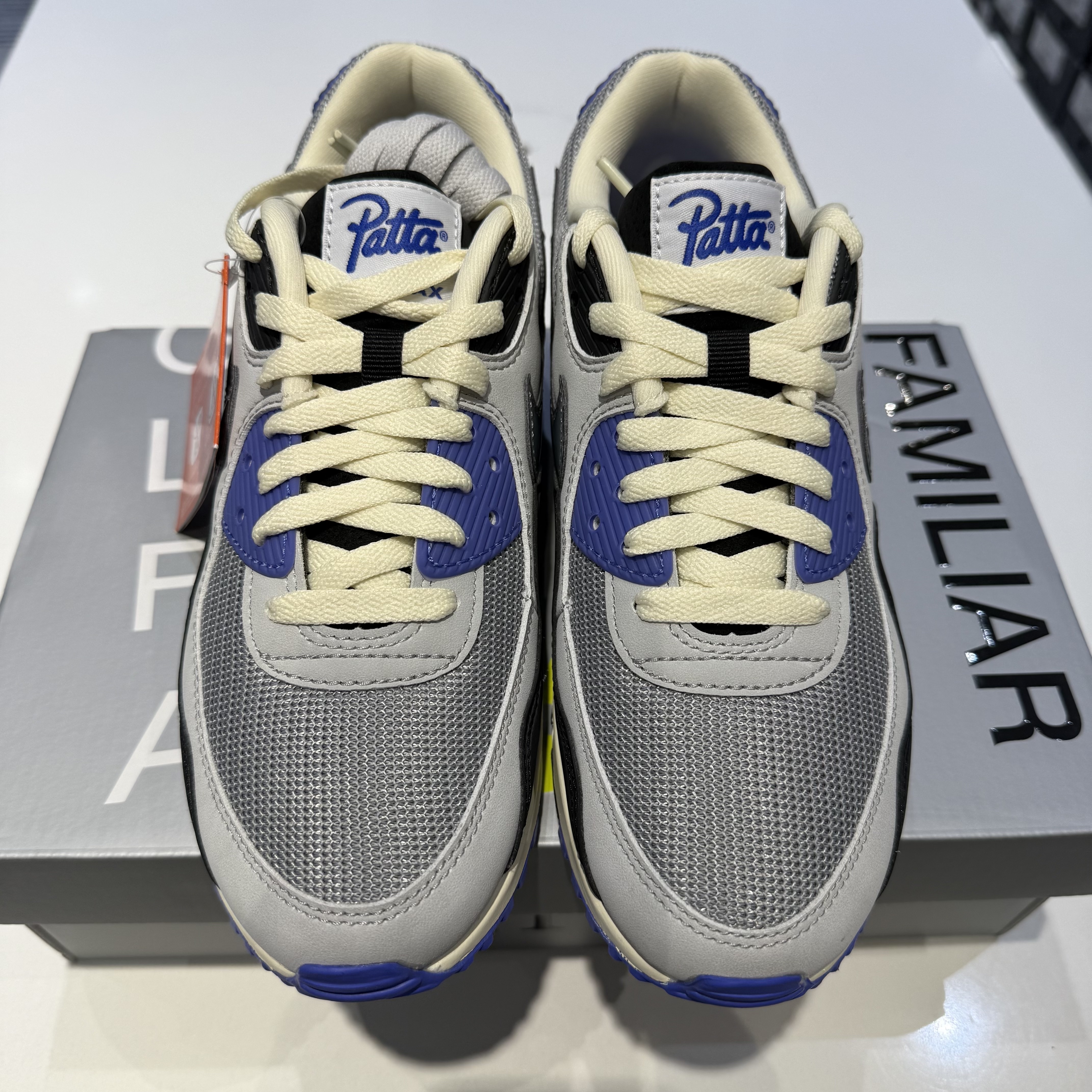 Nike x Patta Air Max 90 Sapphire and Particle Grey 착용 스타일 - 1