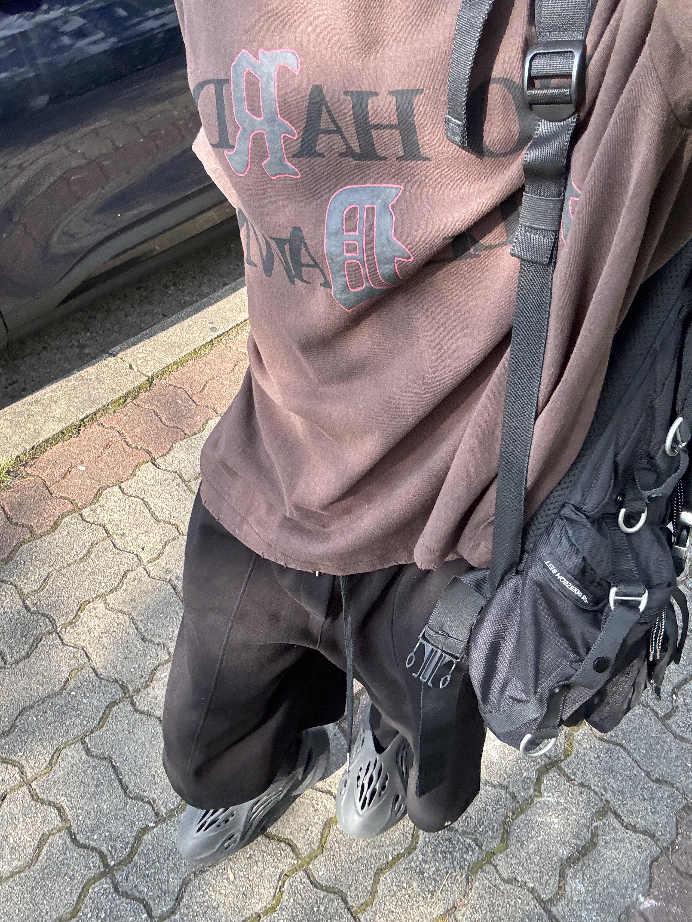 Adidas Yeezy Foam RNNR Onyx 착용 스타일