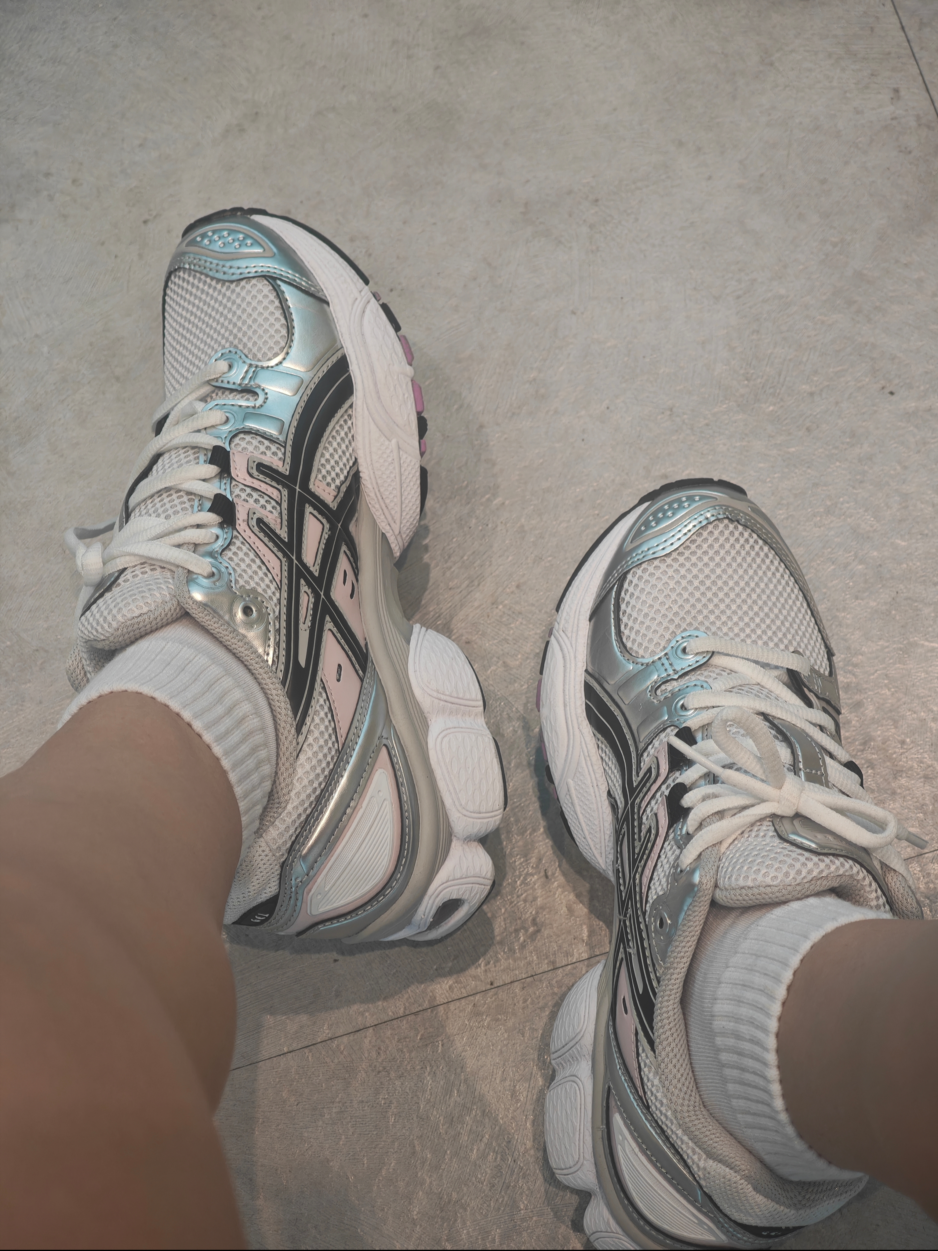 (W) Asics Gel-Nimbus 9 White Black 착용 스타일
