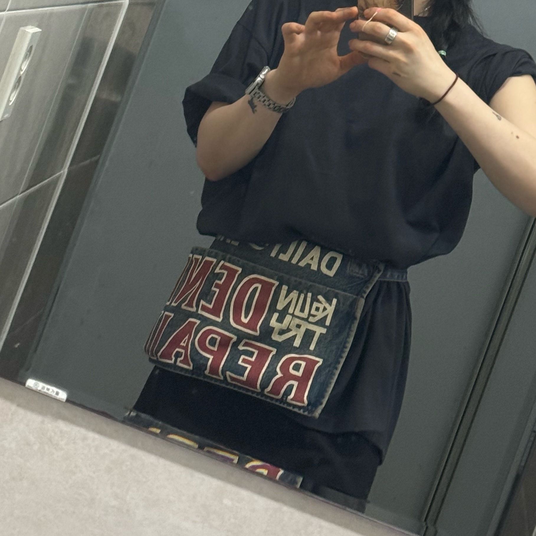 Kapital 13 oz. Denim Damaged Denim Repairspt Short Ad Apron Indigo (Processing) 착용 스타일