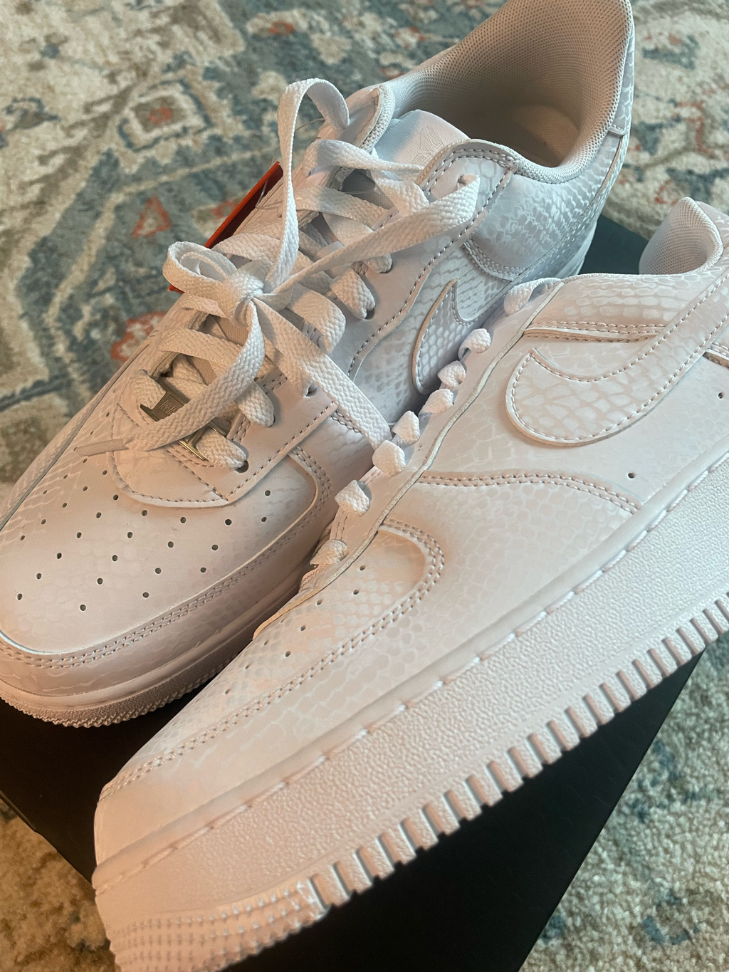 Nike x Kobe Bryant Air Force 1 Low Triple White 착용 스타일 - 3