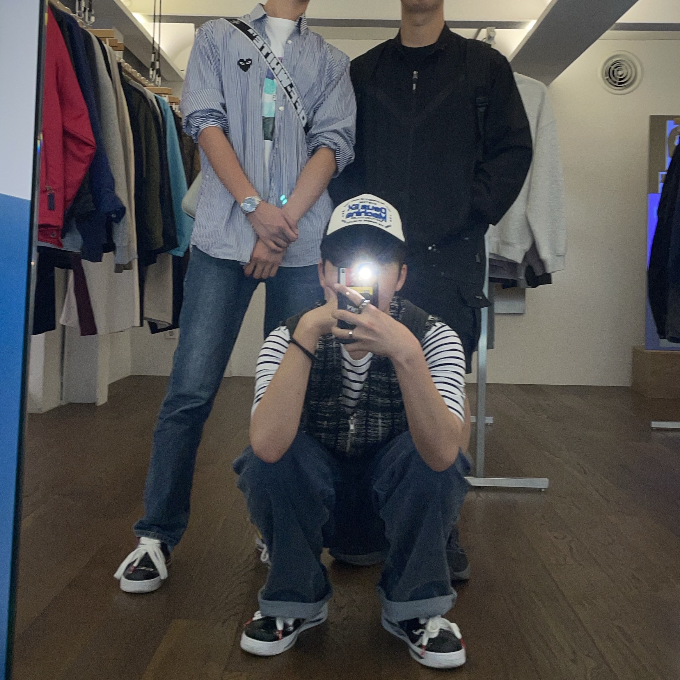 Play Comme des Garcons Striped Black Heart Shirt Blue, Nike x Peaceminusone Air Force 1 Low Para-Noise 3.0 Black and Multicolor 착용 스타일