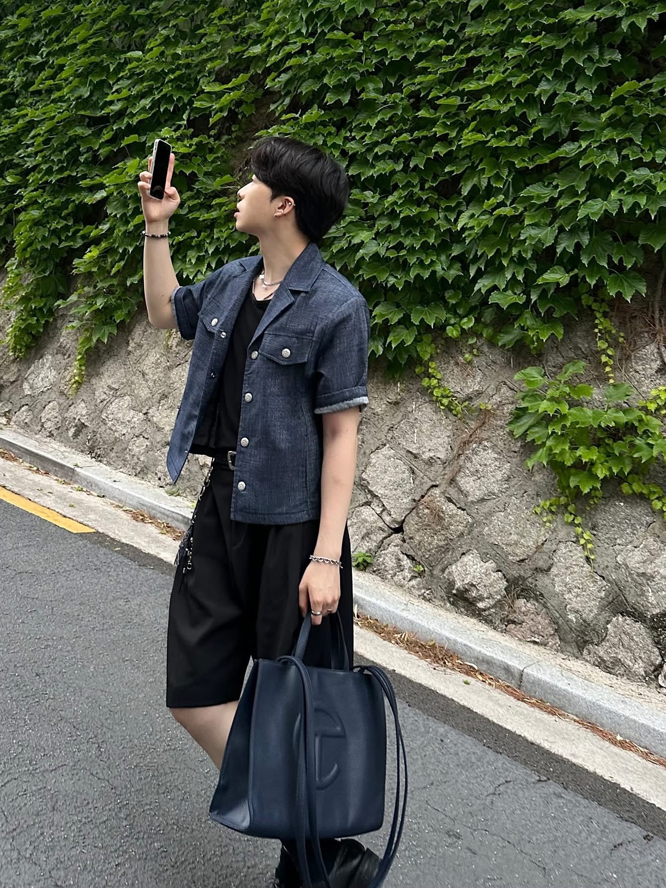 Telfar Medium Shopping Bag Navy, Tiffany & Co. Return To Tiffany Heart Tag Toggle Bracelet Silver 착용 스타일 - 5
