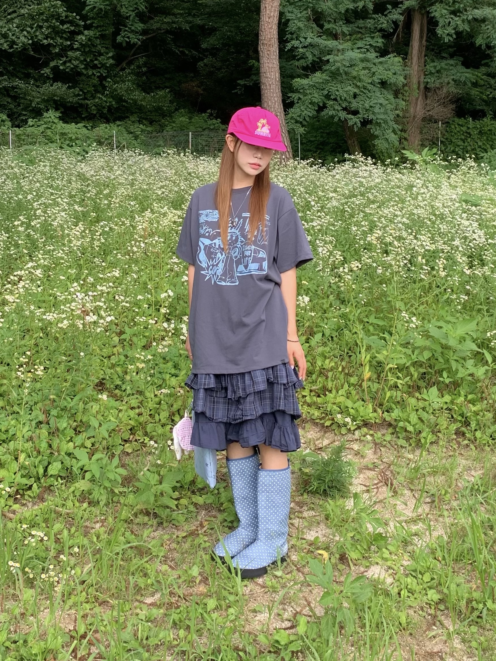 [KREAM 단독] Safarispot Basic Safari Dots Rain Boot Indigo, COYSEIO Milky Star Tote Bag Sky Blue 착용 스타일 - 1