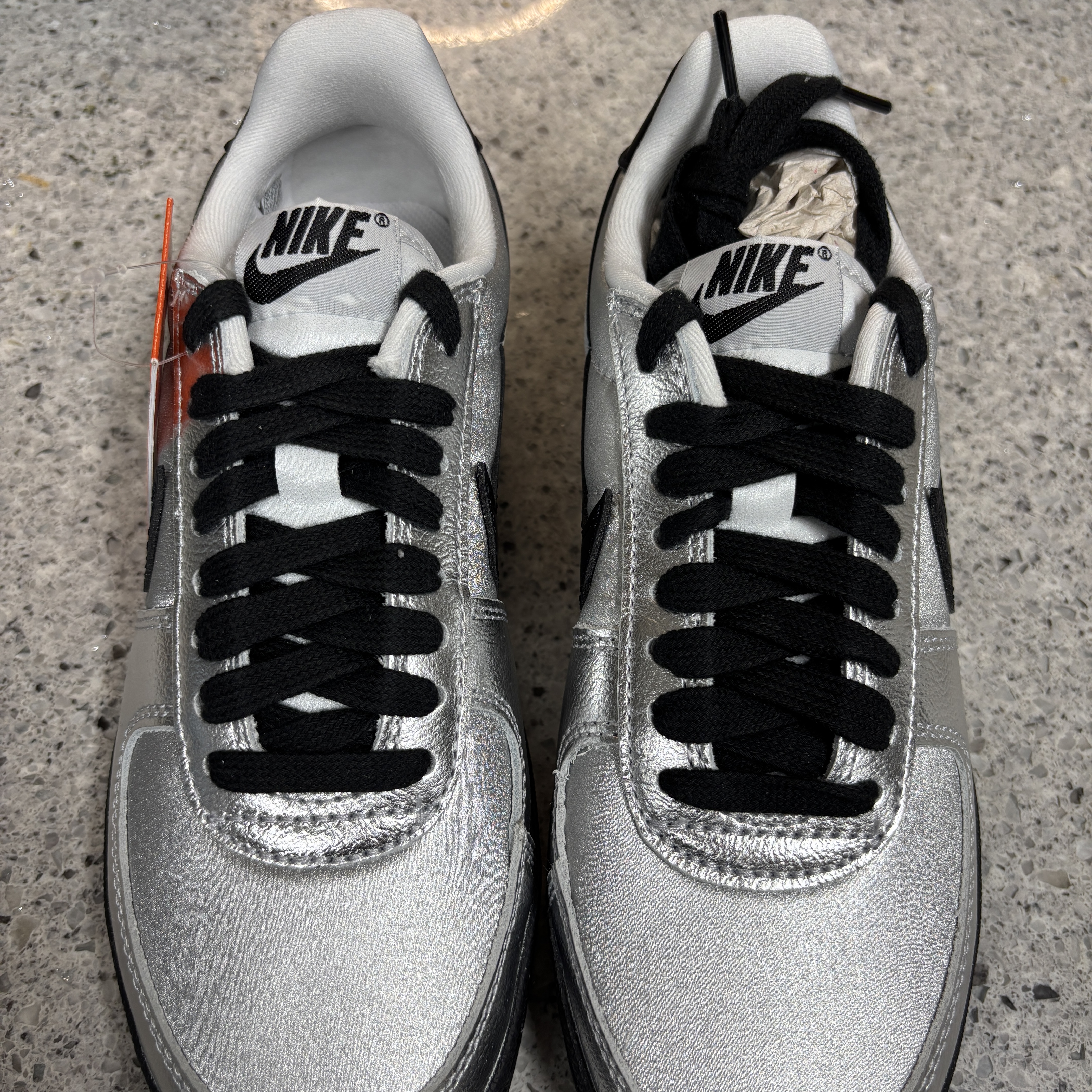 (W) Nike Field General Metallic Silver Photon Dust 착용 스타일 - 1