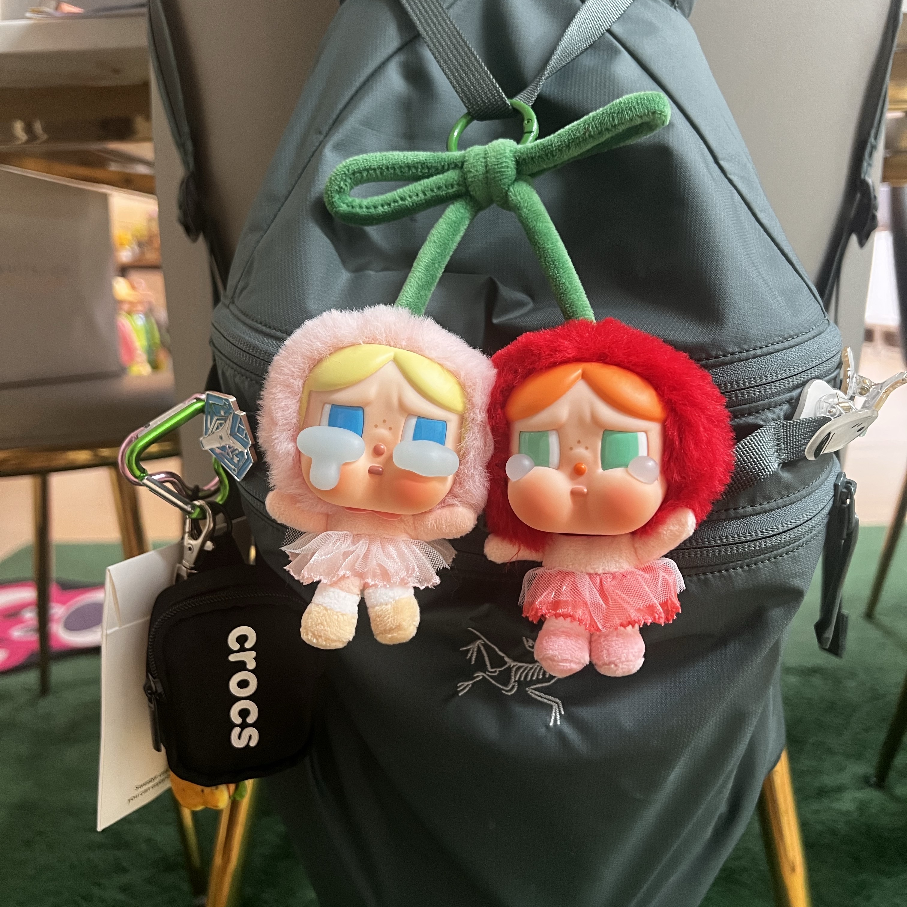 Pop Mart Crybaby Crying For Love Series Vinyl Plush 착용 스타일