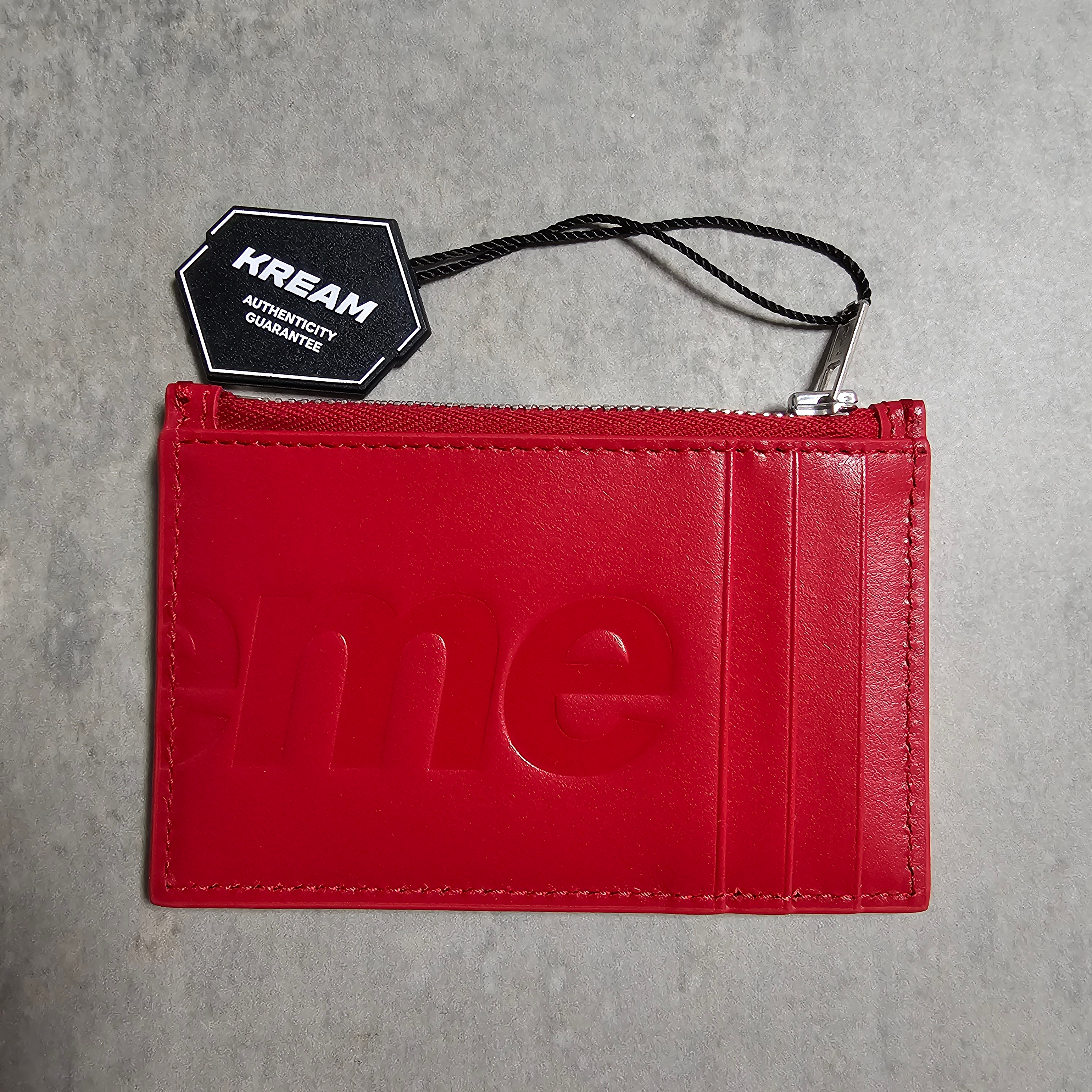 Supreme Leather Zip Card Holder Red 착용 스타일 - 2
