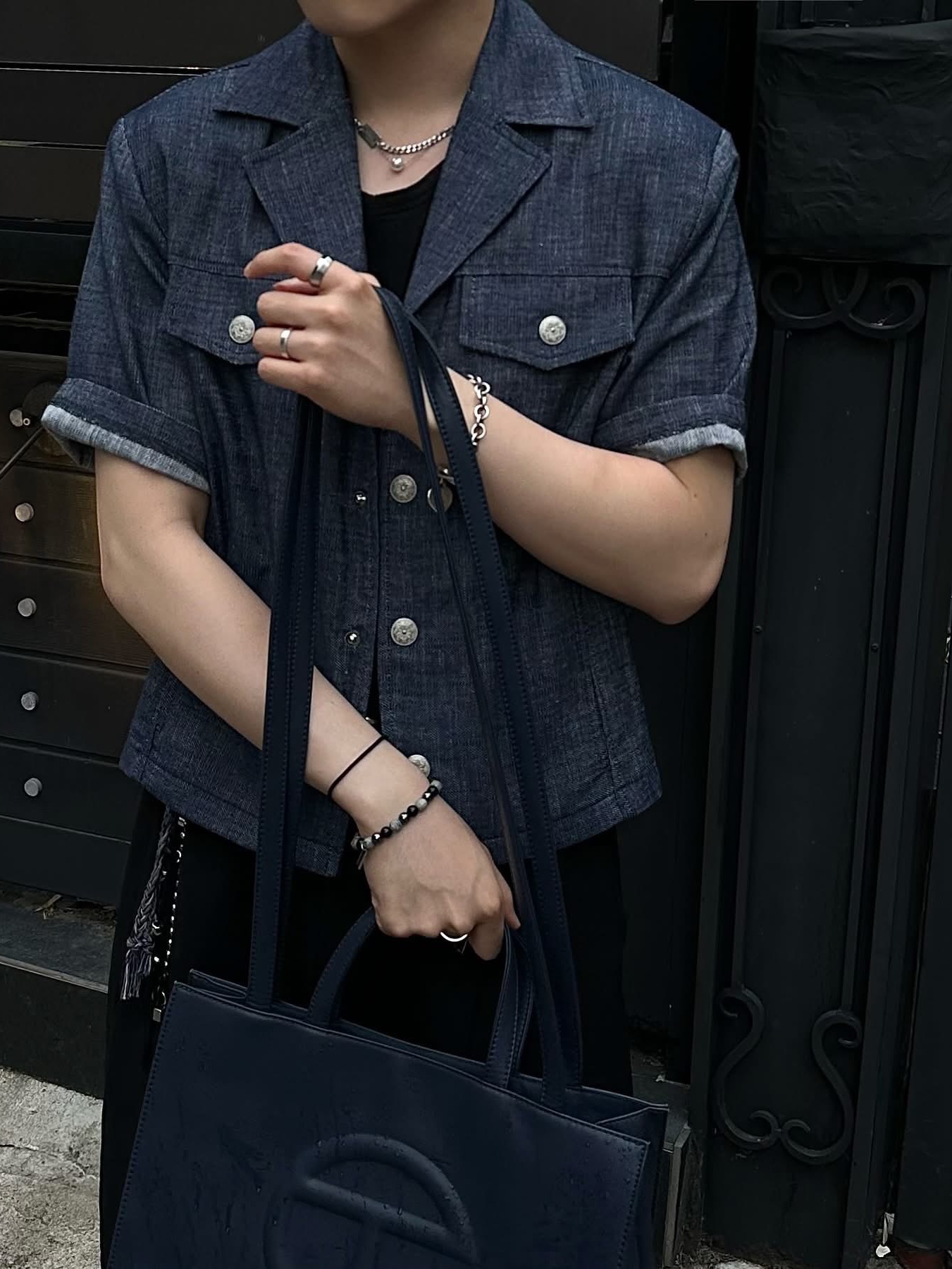 Telfar Medium Shopping Bag Navy, Tiffany & Co. Return To Tiffany Heart Tag Toggle Bracelet Silver 착용 스타일 - 9