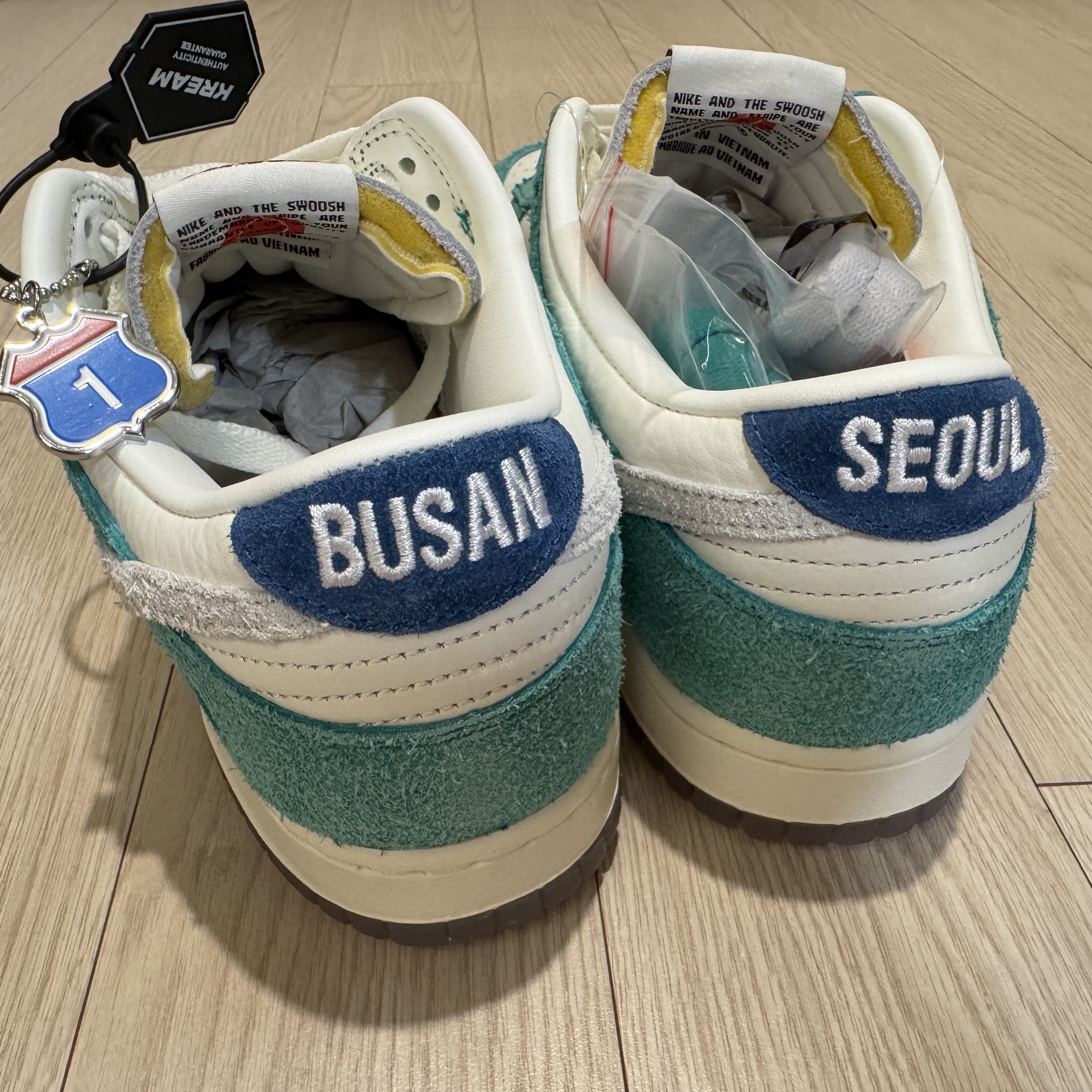 Nike x Kasina Dunk Low Road Sign - Kasina Exclusive, Nike Air Foamposite One Tianjin 착용 스타일 - 1