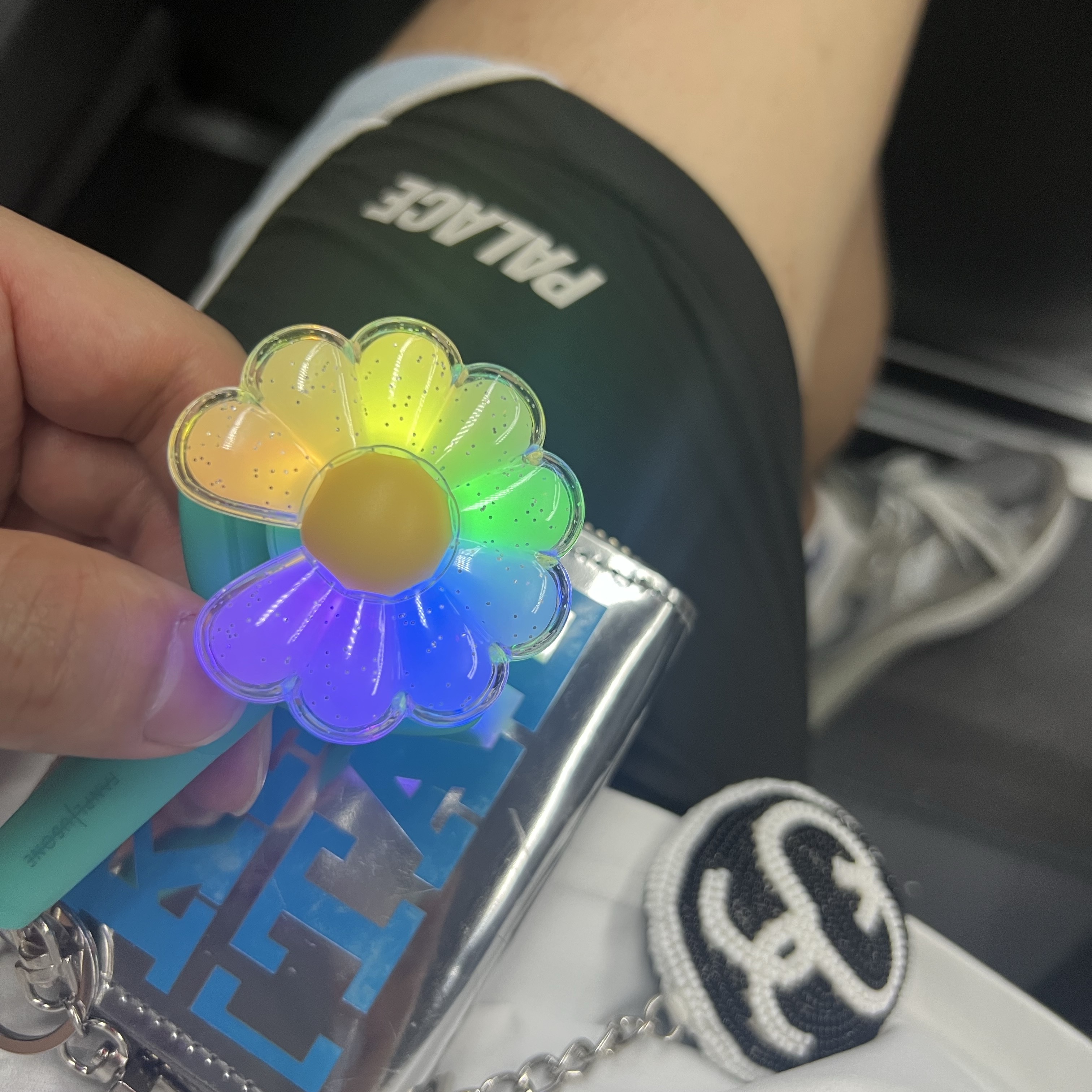 G-DRAGON Ubermensch Official Mini Light Keyring Mint 착용 스타일