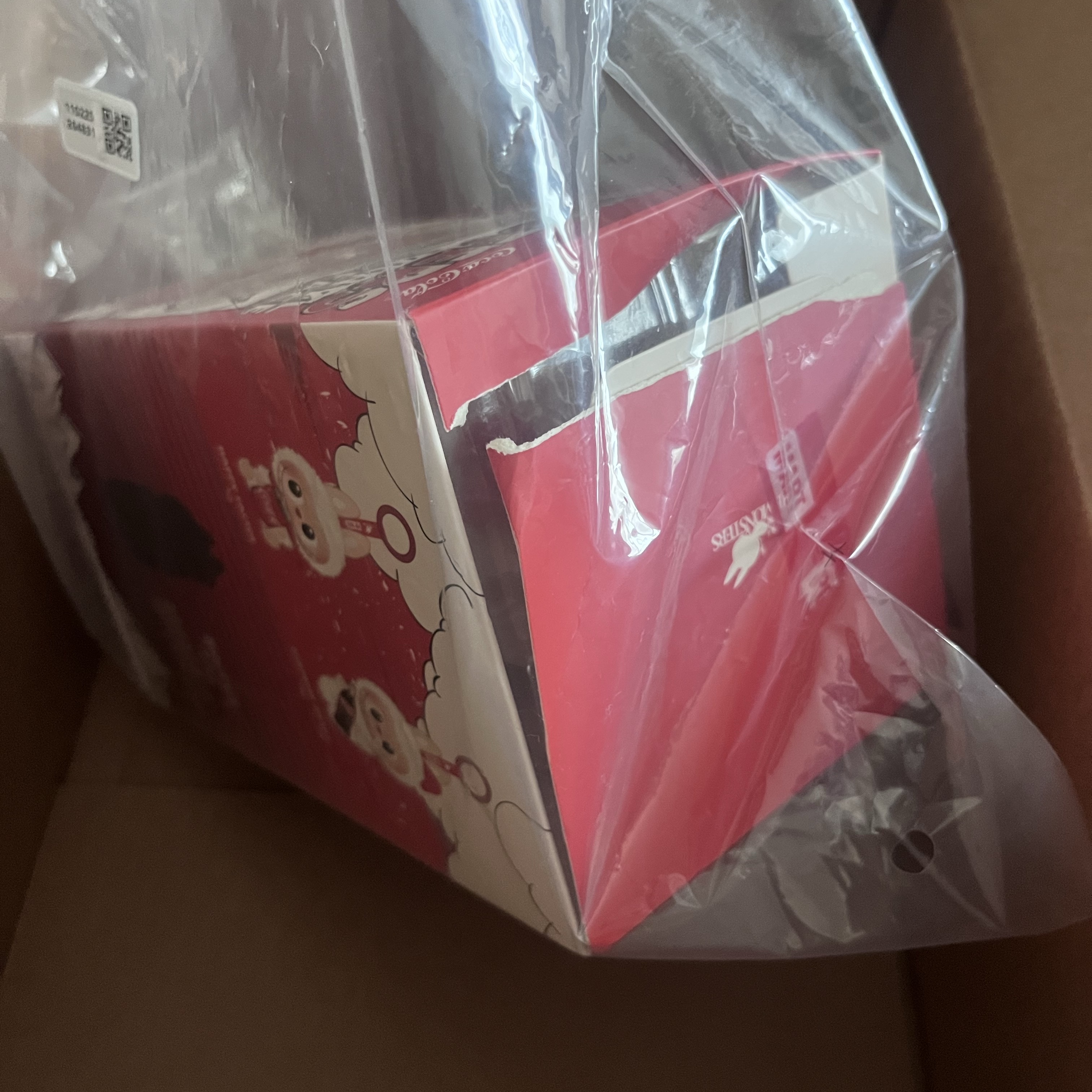 Pop Mart Labubu Coca Cola Series Surprise Shake Keyring (Opened Case) 착용 스타일 - 1
