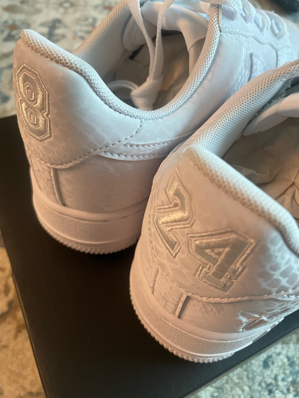 Nike x Kobe Bryant Air Force 1 Low Triple White 착용 스타일 - 4