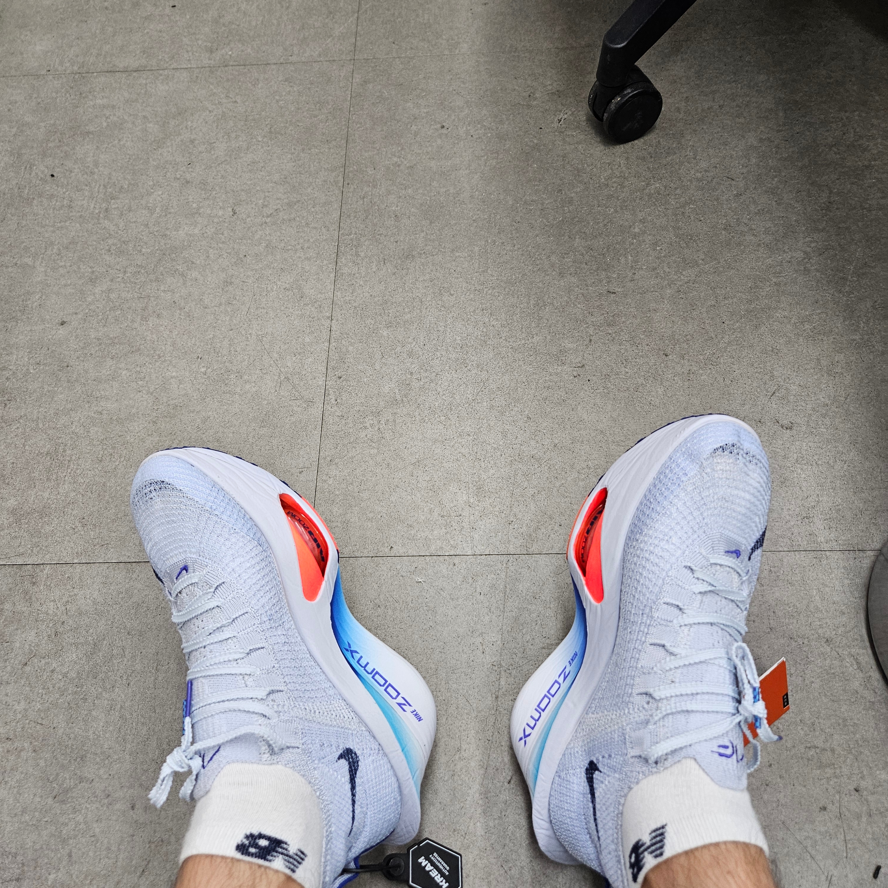 Nike Air Zoom Alphafly Next% 3 Football Grey Ghost 착용 스타일 - 3