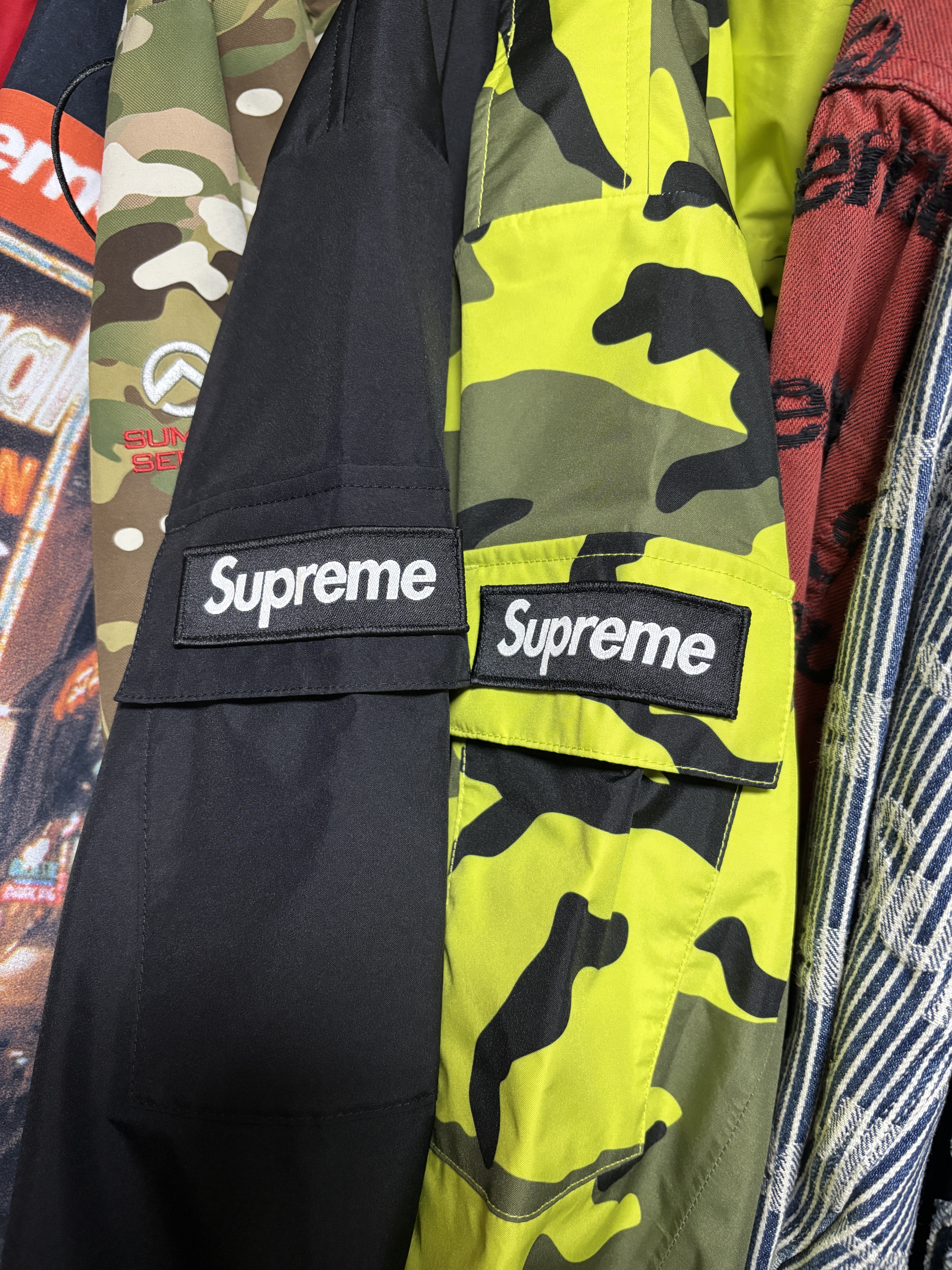 Supreme 2-in-1 Gore-Tex Shell + Quilted Liner Vest Fluorescent Camo - 25SS, Supreme 2-in-1 Gore-Tex Shell + Quilted Liner Vest Black - 25SS 착용 스타일 - 5