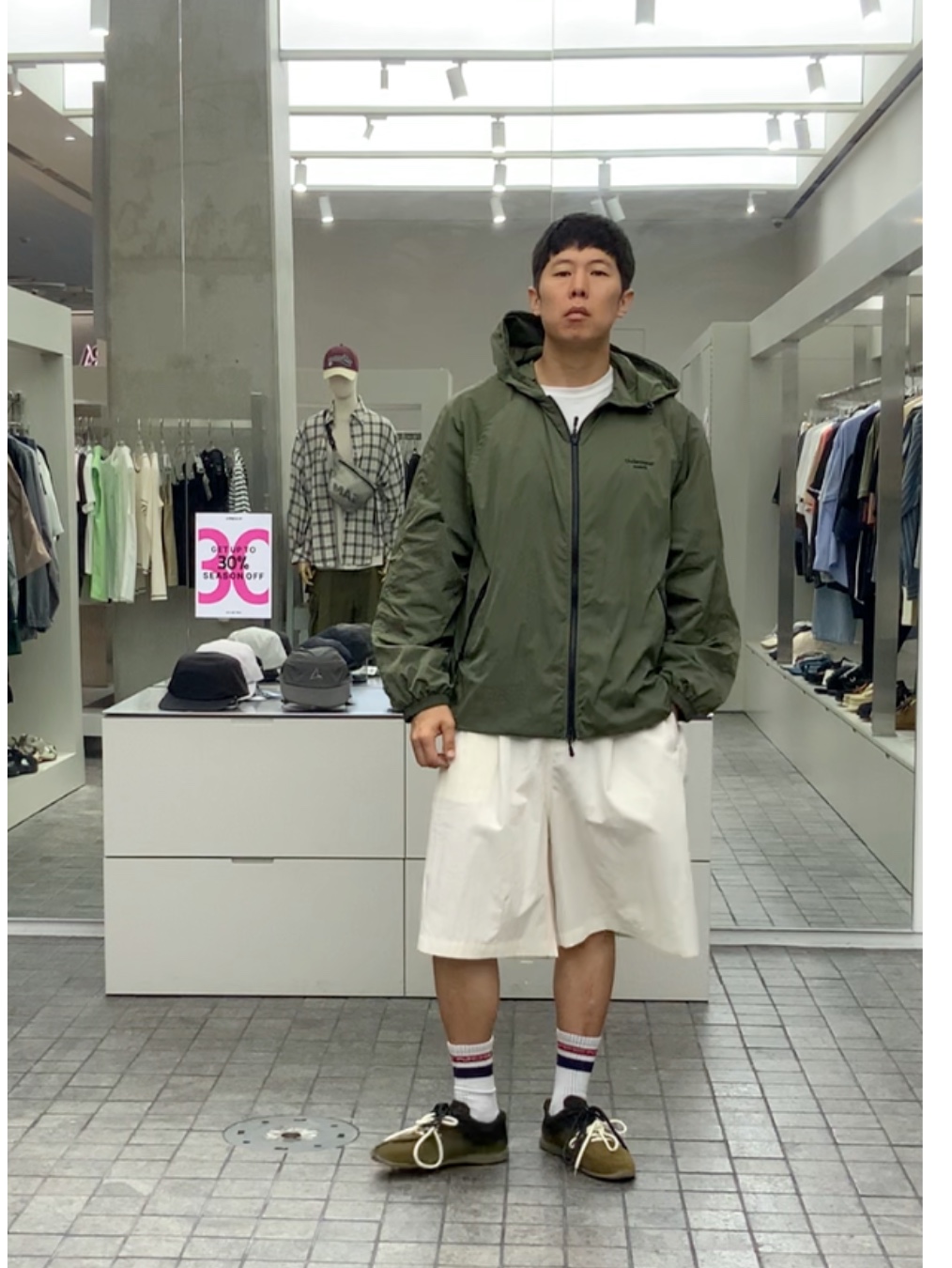 Undermycar Mu.105 Anti Fxxking Logo Play Regular Fit Nylon Windbreaker Gray, Undermycar Mu.110 Original Logo Pinched hem Banding Bermuda Shorts Ivory 착용 스타일 - 3