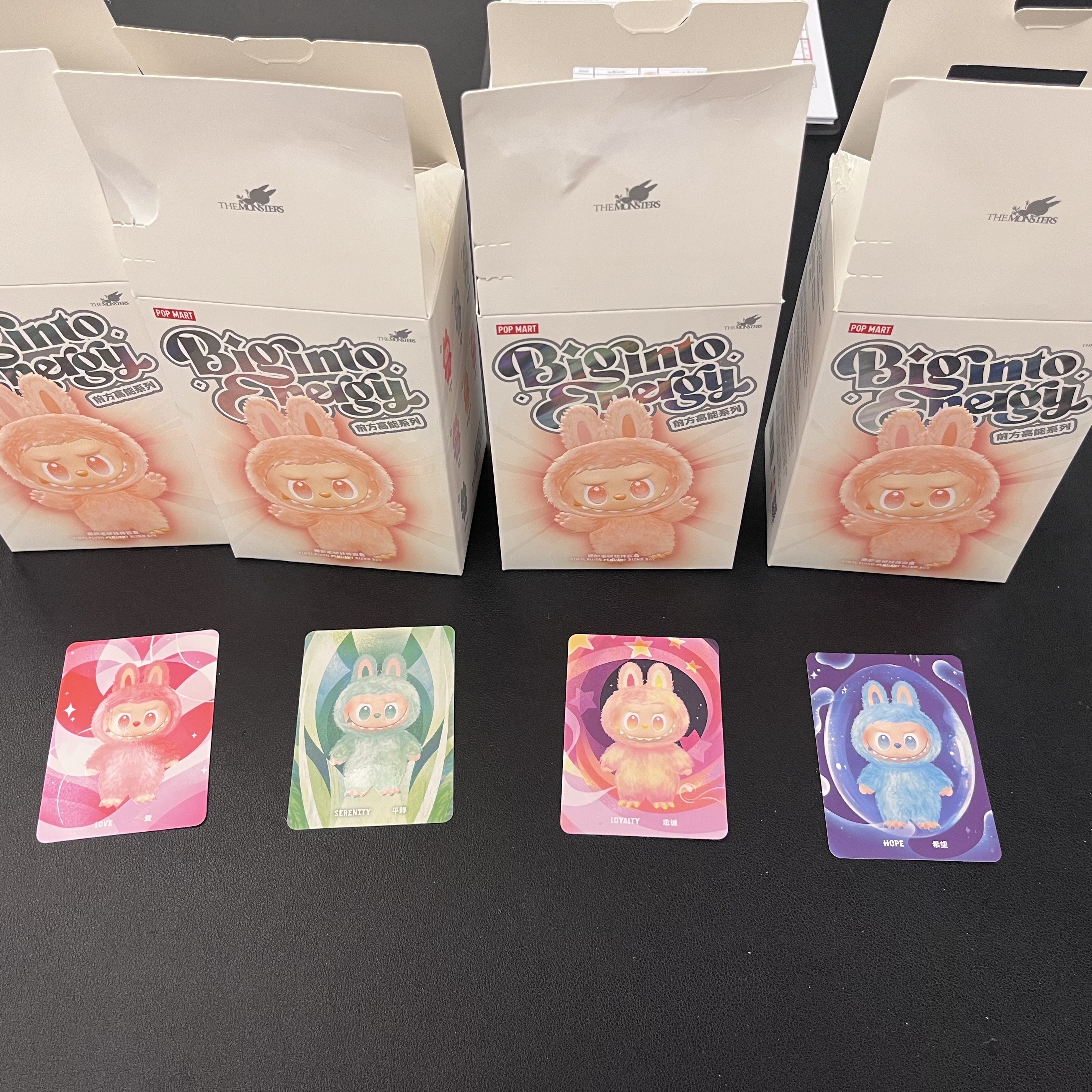 Pop Mart Labubu The Monsters Highlight Series Loyalty Keyring (Opened Case), Pop Mart Labubu The Monsters Highlight Series Luck Keyring (Opened Case) 착용 스타일