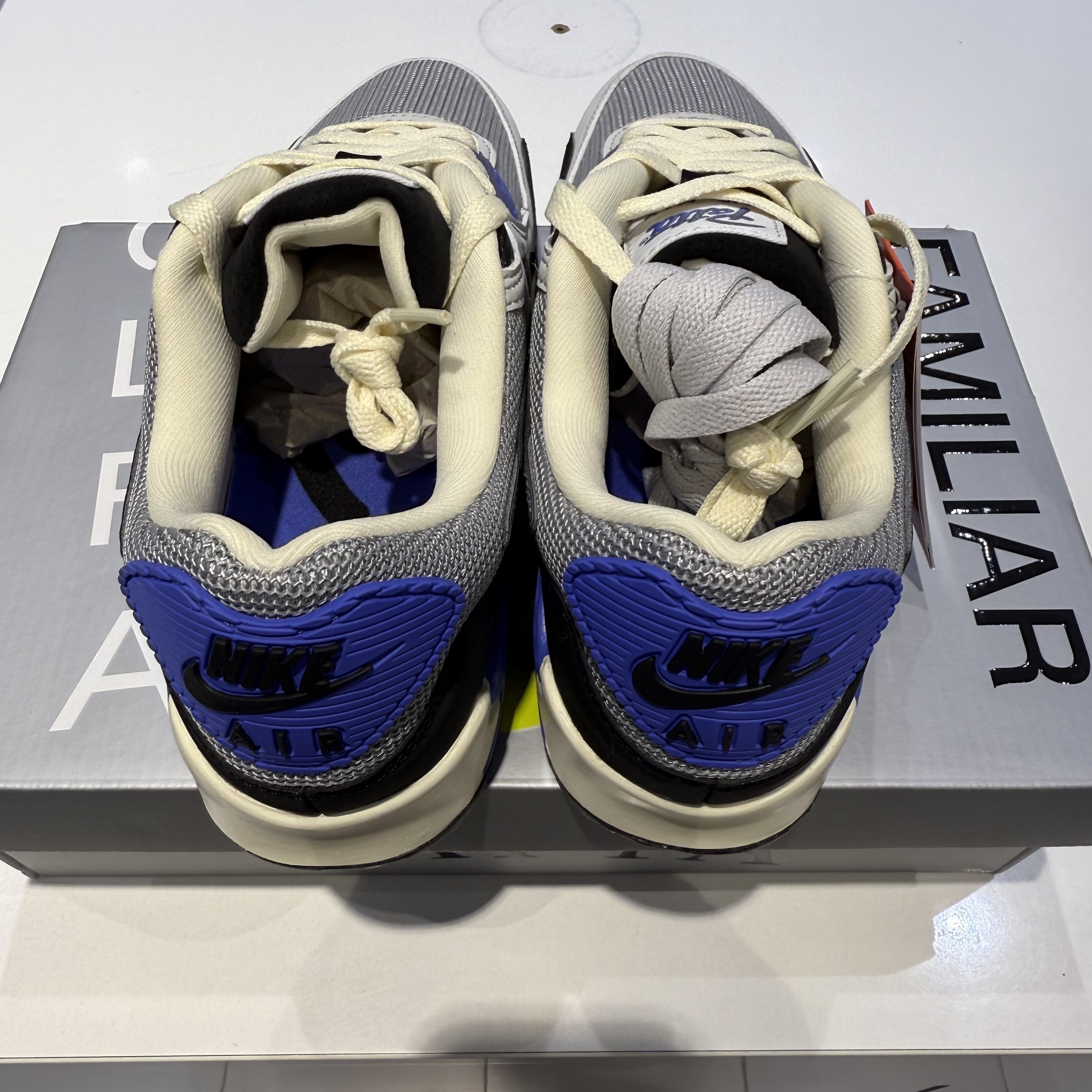 Nike x Patta Air Max 90 Sapphire and Particle Grey 착용 스타일 - 3