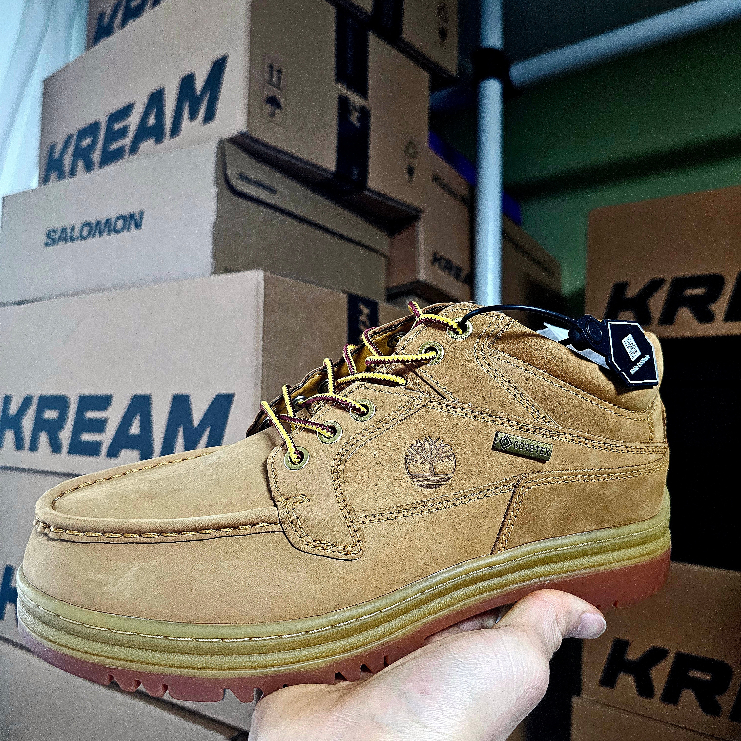 Timberland x Beams Heritage Gore-Tex Moc Toe Mid Boots Wheat - Wide 착용 스타일