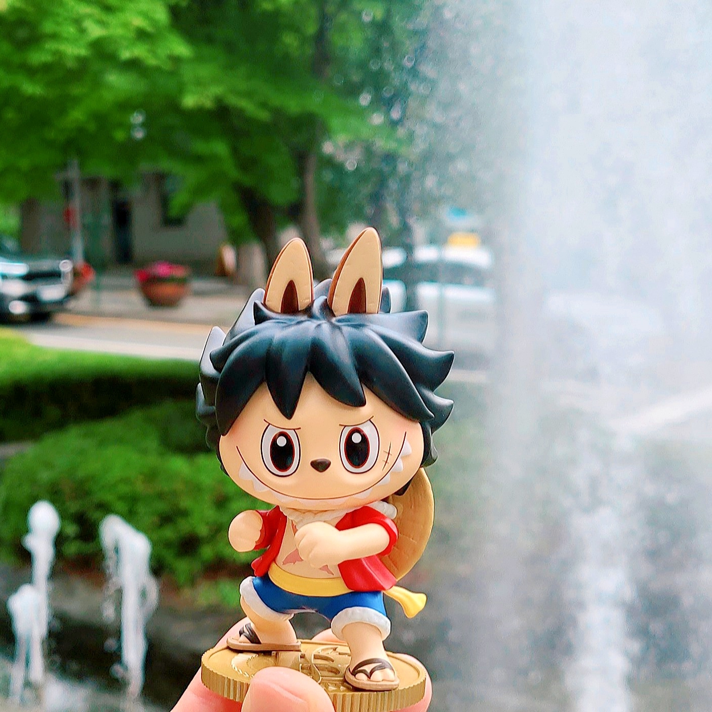 Pop Mart Labubu The Monsters x One Piece Series Figures Sealed Case (1 Blind Box), Pop Mart Labubu The Monsters x One Piece Series Figures Monkey.D.Luffy (Opened Case) 착용 스타일
