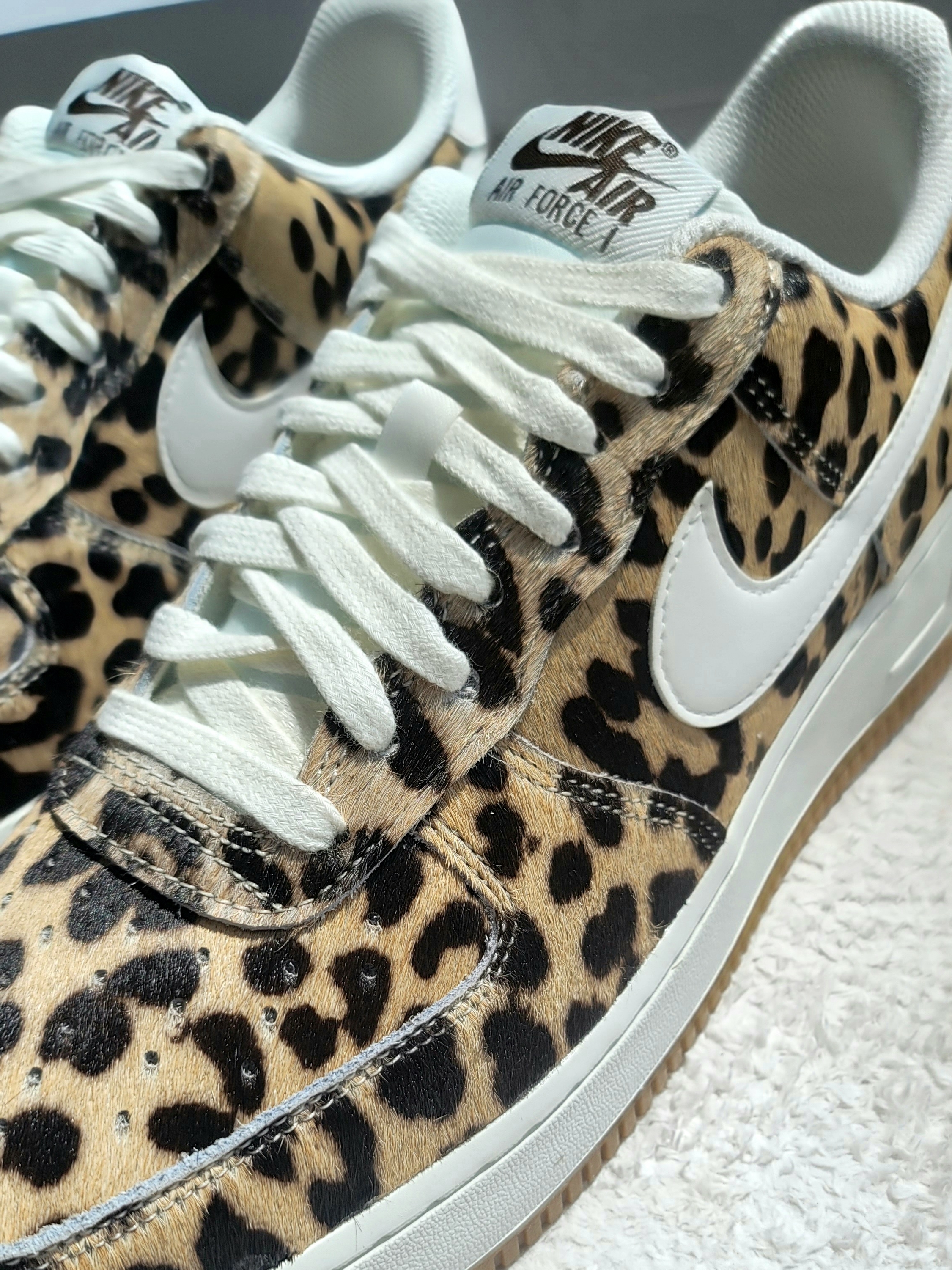 (W) Nike Air Force 1 '07 Baroque Brown Sesame 착용 스타일 - 2