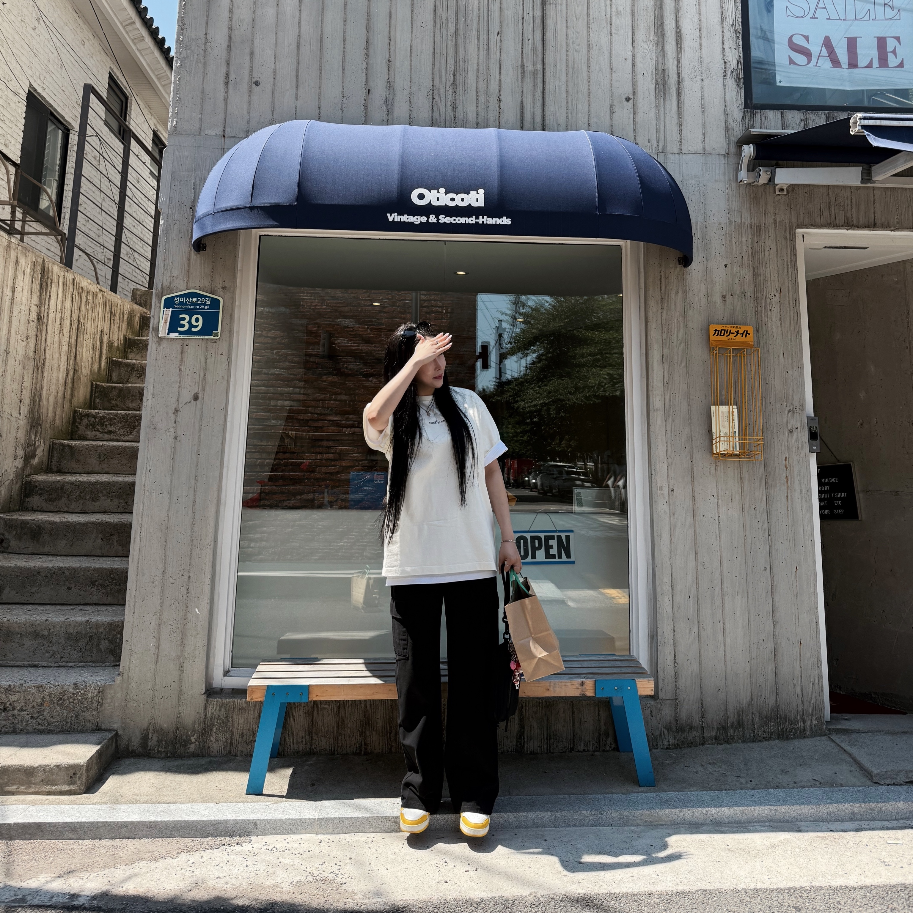 Stone Island 21002RC Combed Organic Cotton Jersey Short-Sleeve T-Shirt with Compass Camo Print Ivory - 25SS, Stone Island 91776 Nylon Metal in Econyl Pouch Bag Black - 24FW 착용 스타일