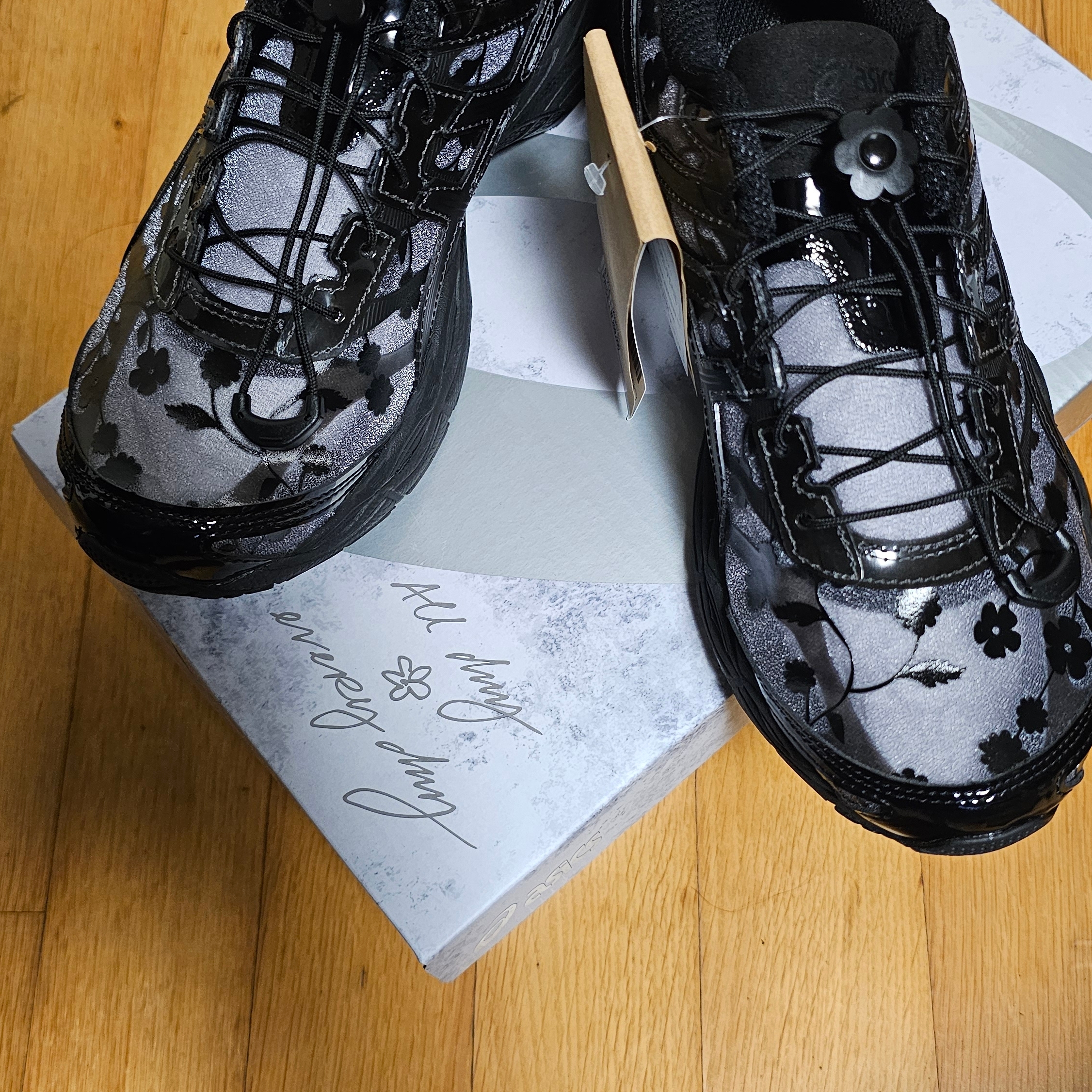 Asics x Cecilie Bahnsen Gel-Cumulus 16 Black 착용 스타일