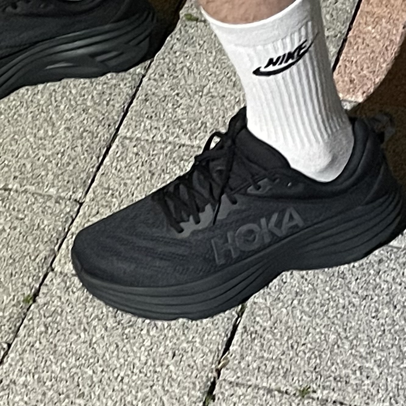 Hoka Bondi 8 Black - Wide 착용 스타일
