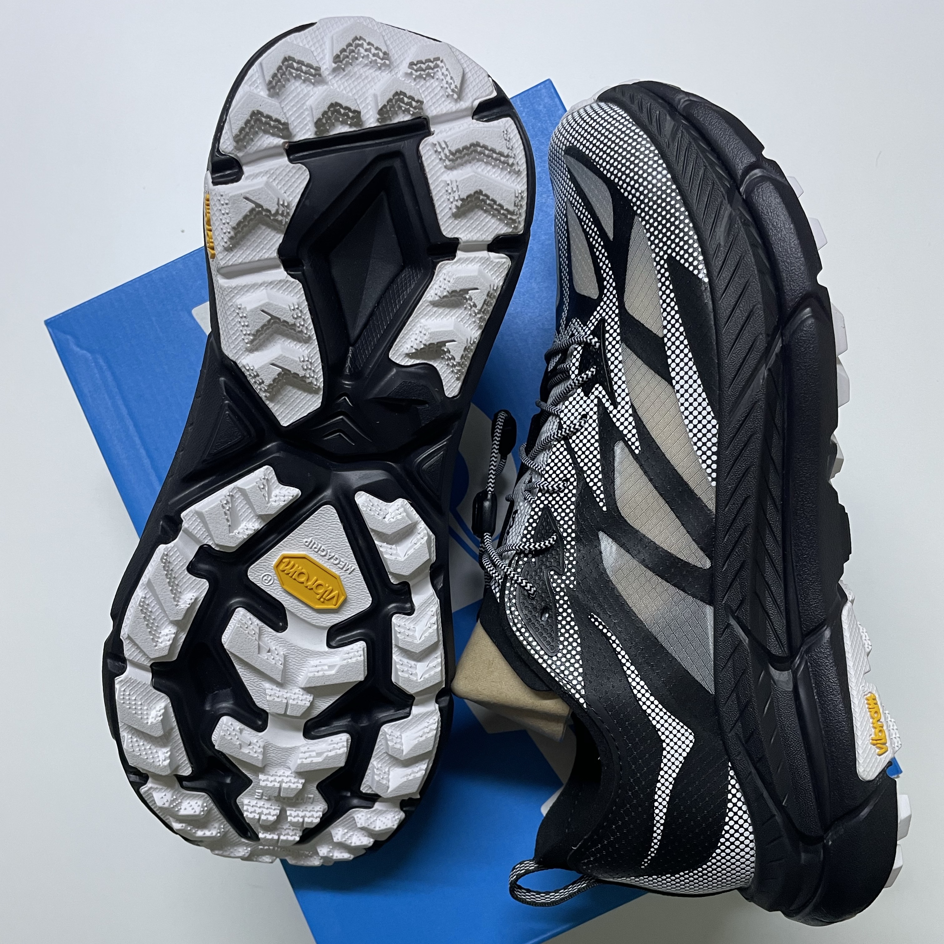 Hoka Mafate Speed 4 Lite TS Black White 착용 스타일 - 1