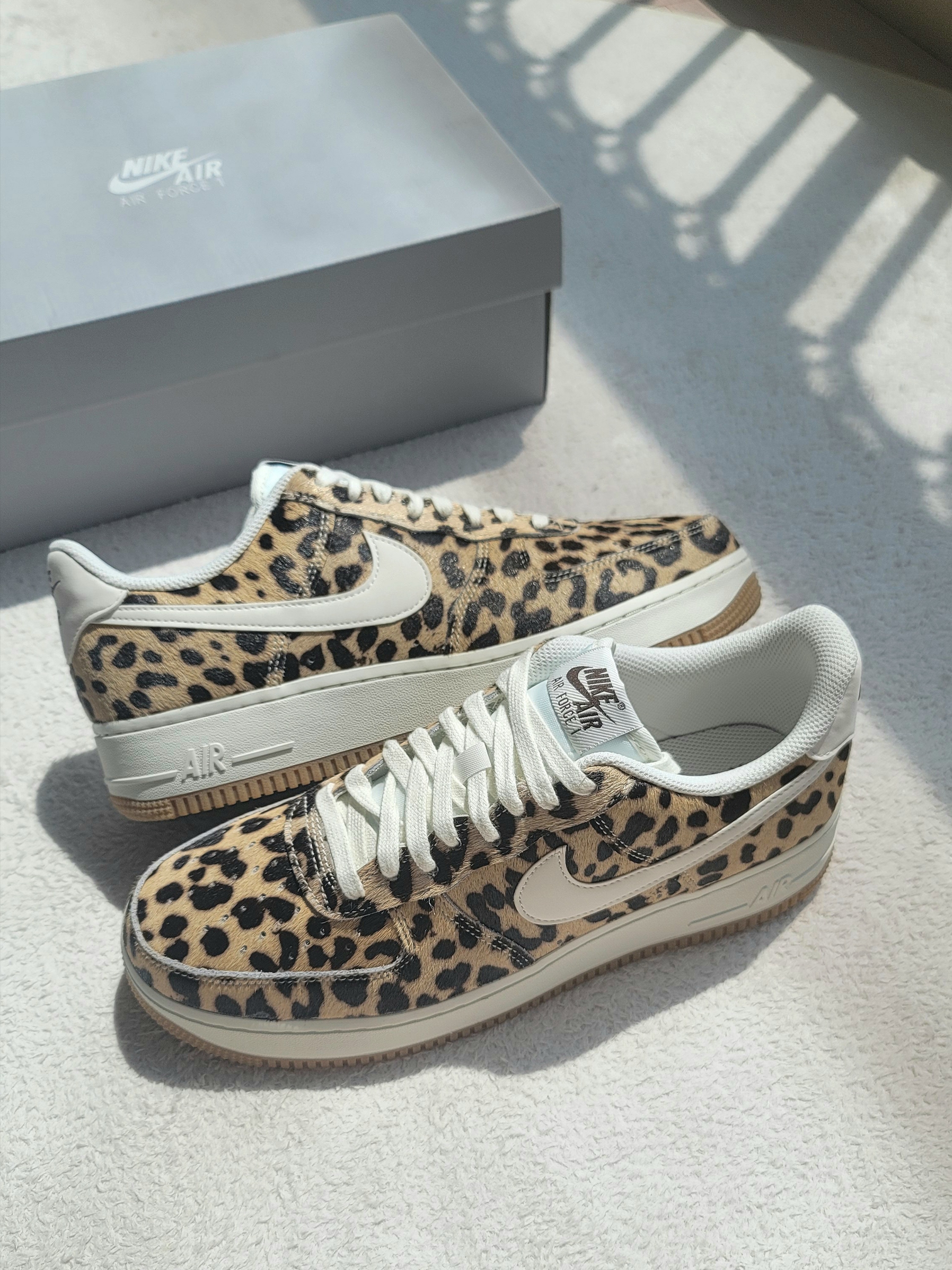 (W) Nike Air Force 1 '07 Baroque Brown Sesame 착용 스타일 - 1