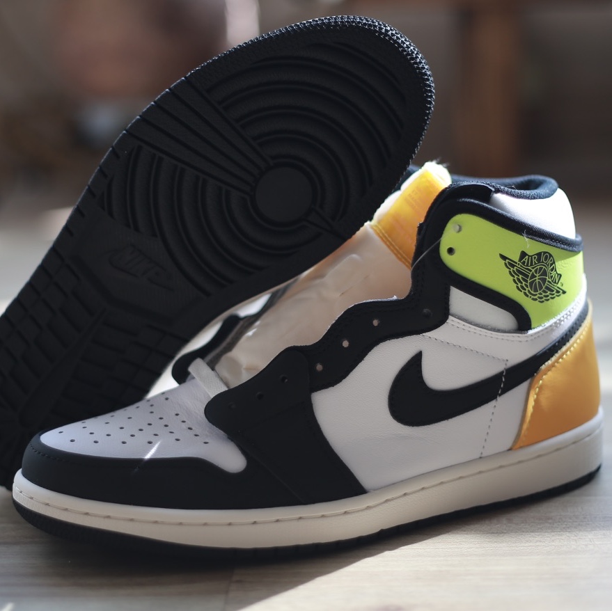 Jordan 1 Retro High OG Volt Gold 착용 스타일