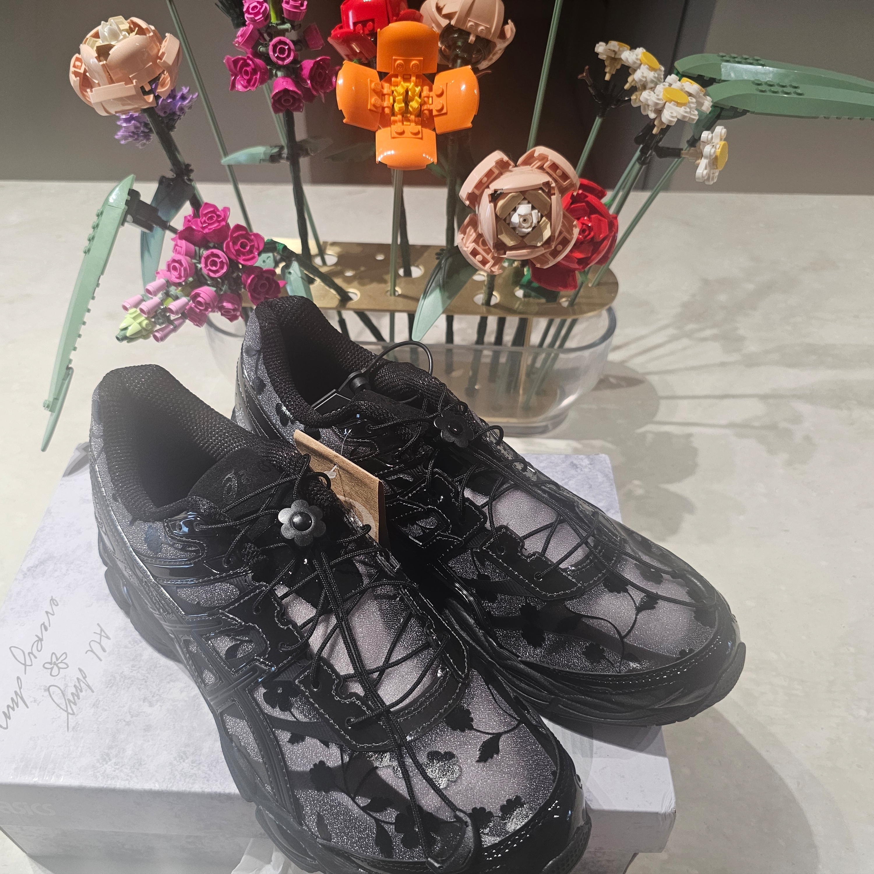 Asics x Cecilie Bahnsen Gel-Cumulus 16 Black 착용 스타일 - 3