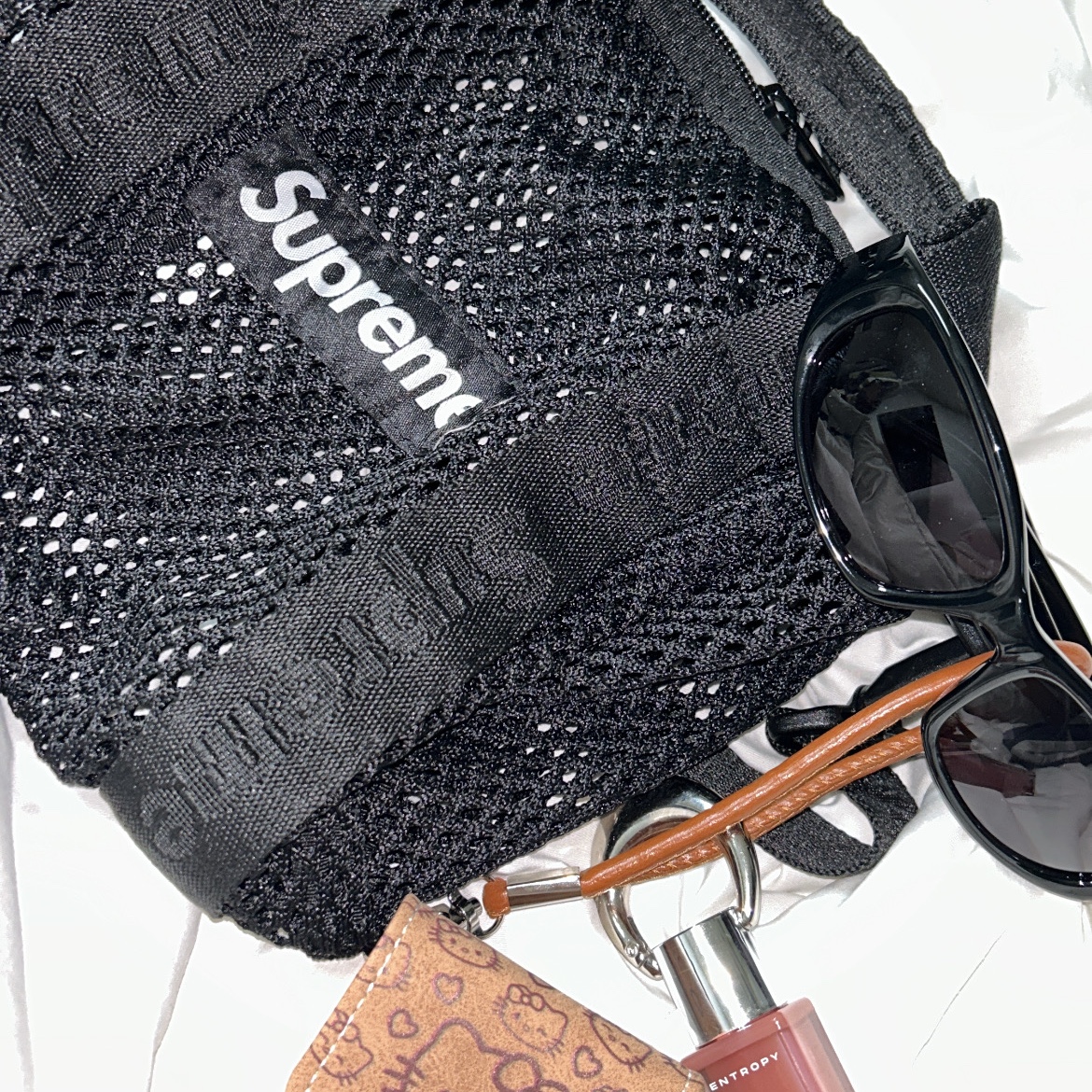 Supreme Mesh Mini Duffle Bag Black - 25SS 착용 스타일 - 2
