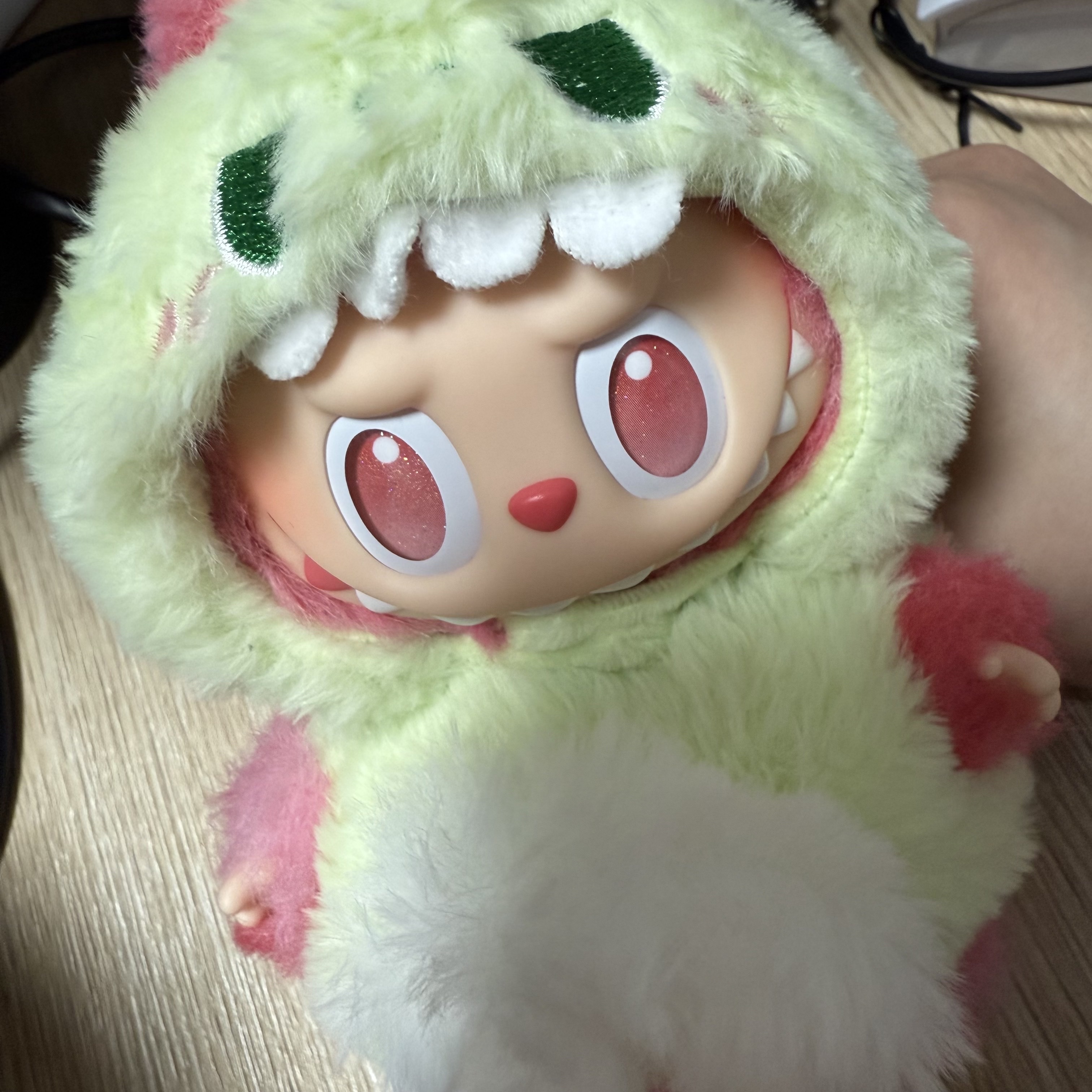 Pop Mart Labubu The Monsters Highlight Series Sealed Case (1 Blind Box) 착용 스타일