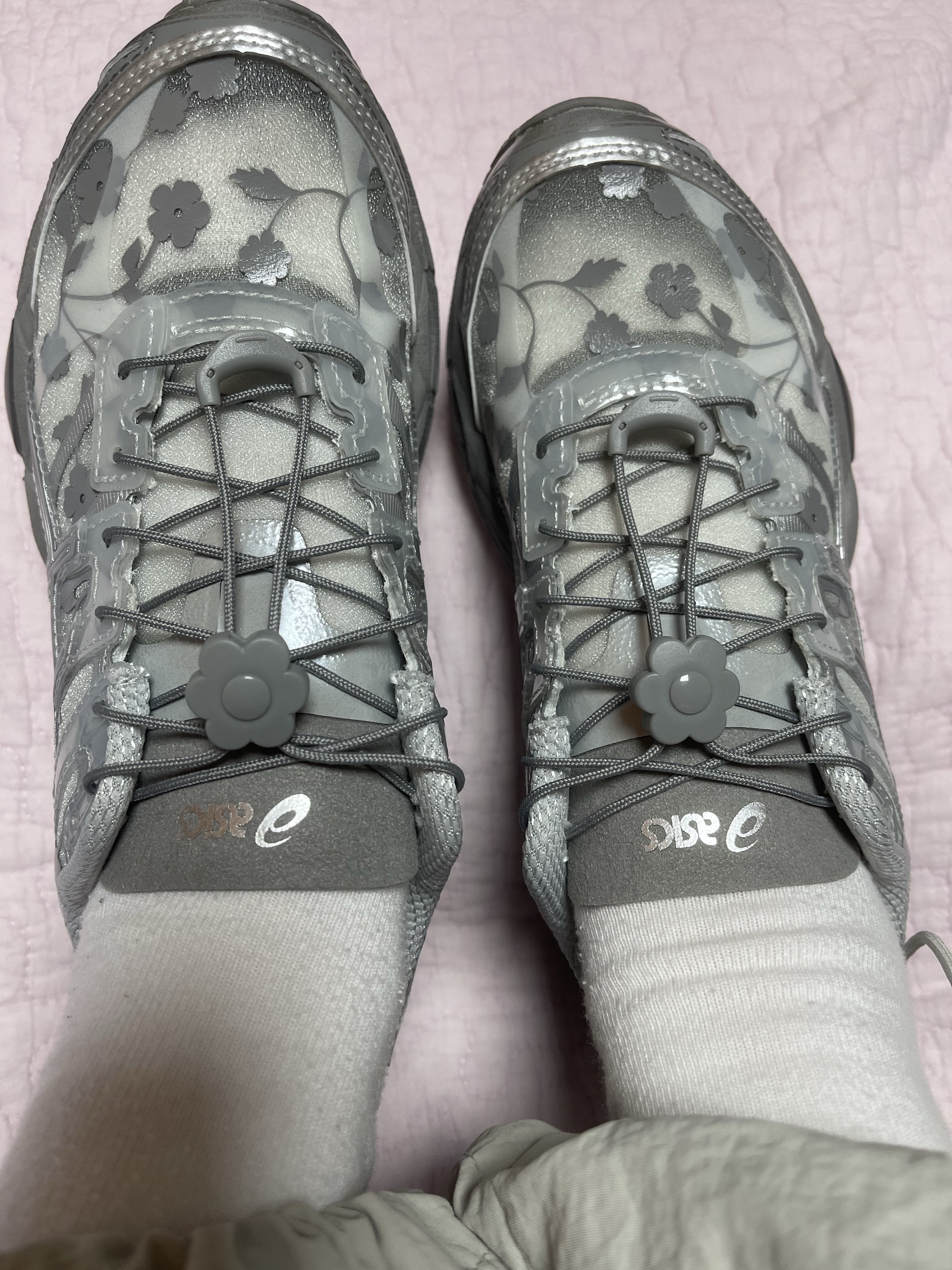 Asics x Cecilie Bahnsen Gel-Cumulus 16 Gray 착용 스타일 - 1