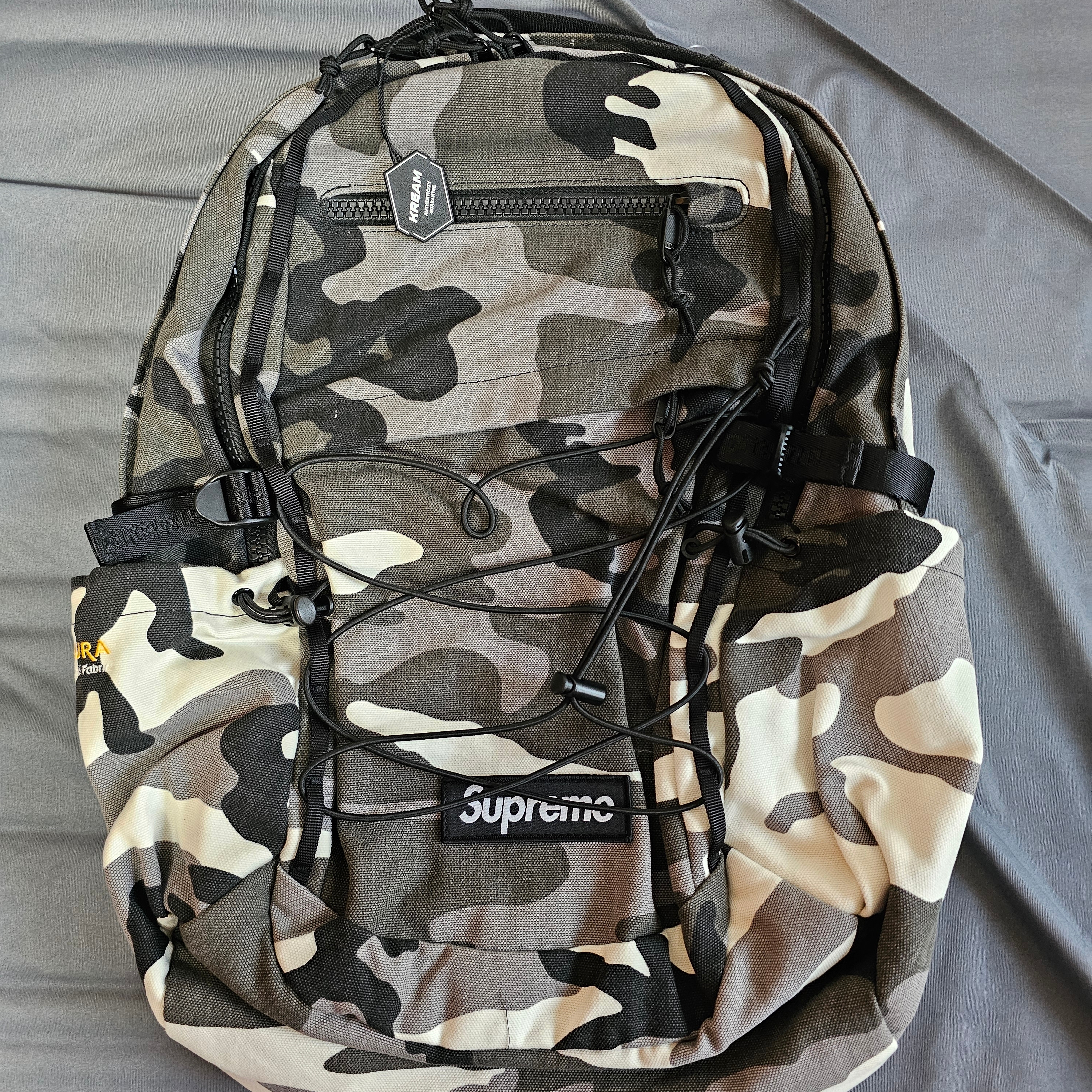 Supreme Backpack Snow Camo - 25SS 착용 스타일