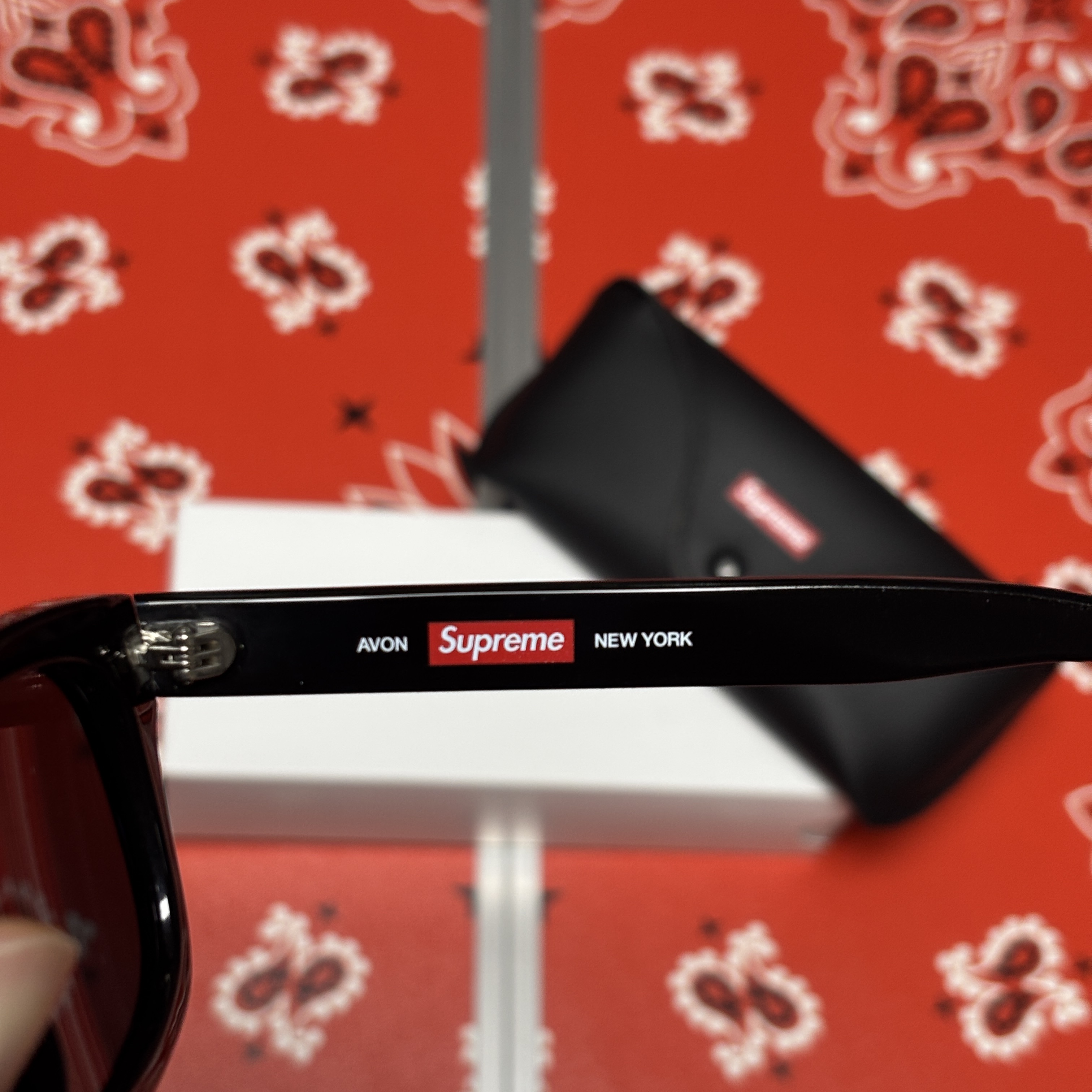 Supreme Avon Sunglasses Black - 25SS 착용 스타일 - 4