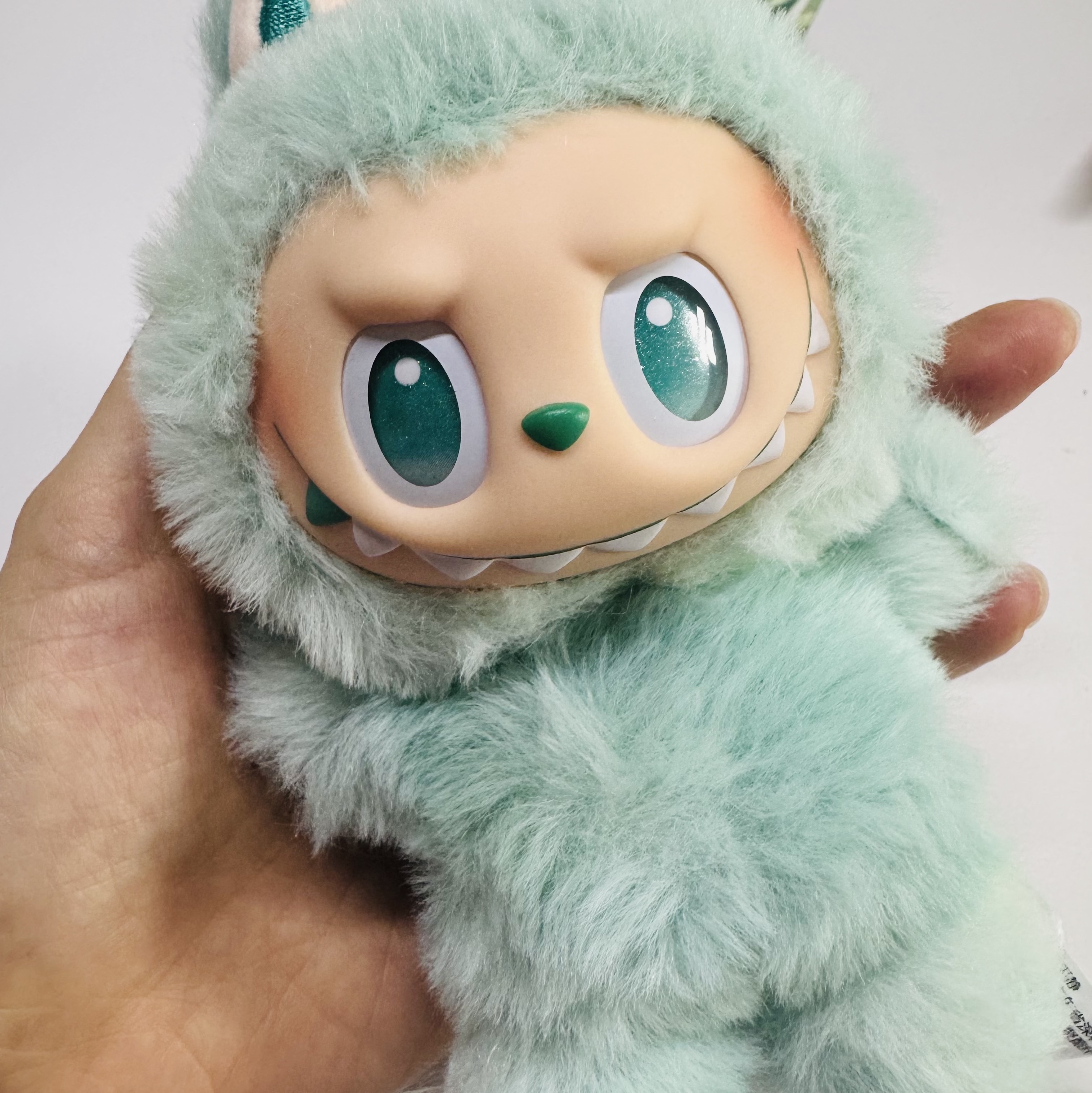 Pop Mart Labubu The Monsters Highlight Series Sealed Case (1 Blind Box) 착용 스타일