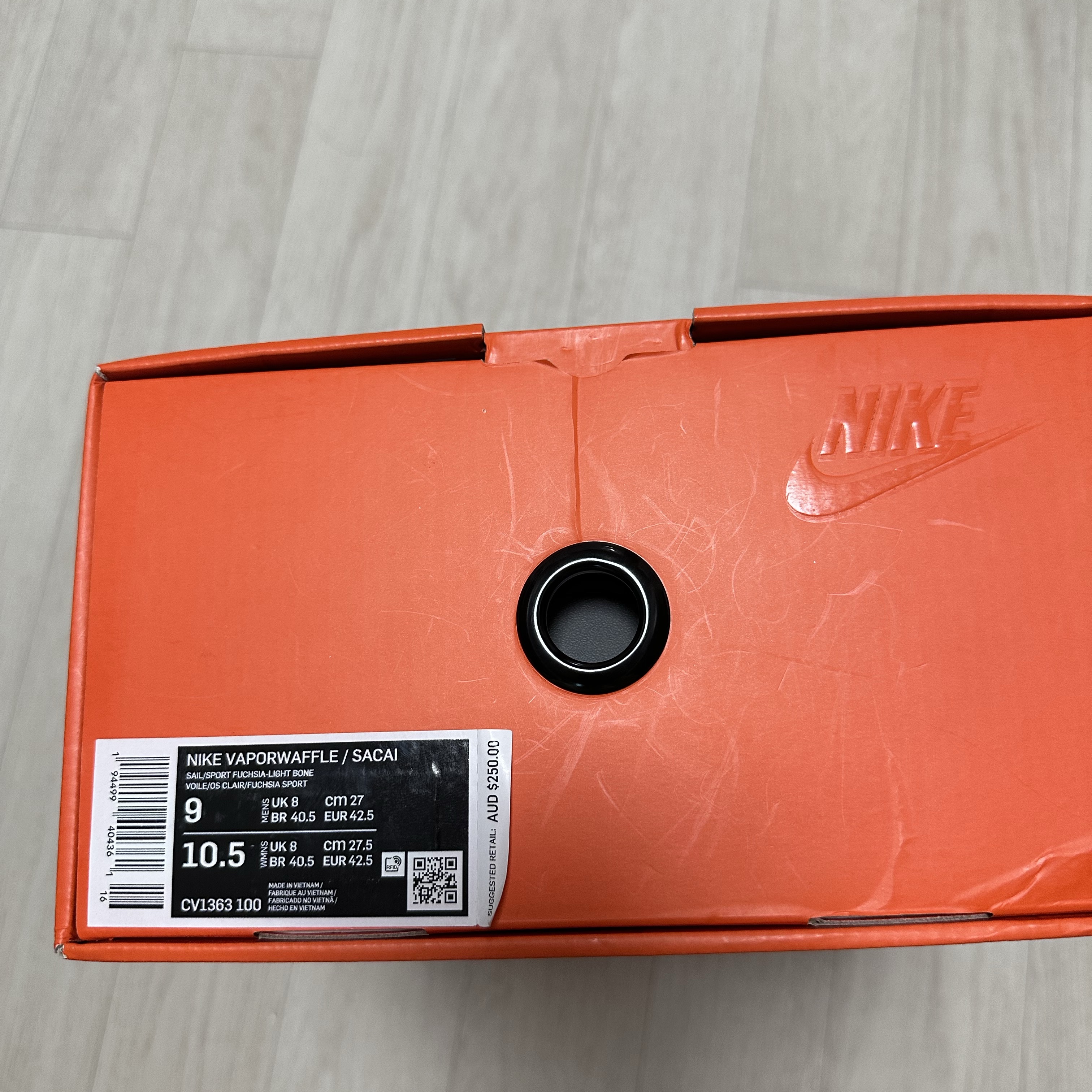Nike x Sacai VaporWaffle Royal Fuchsia 착용 스타일 - 1