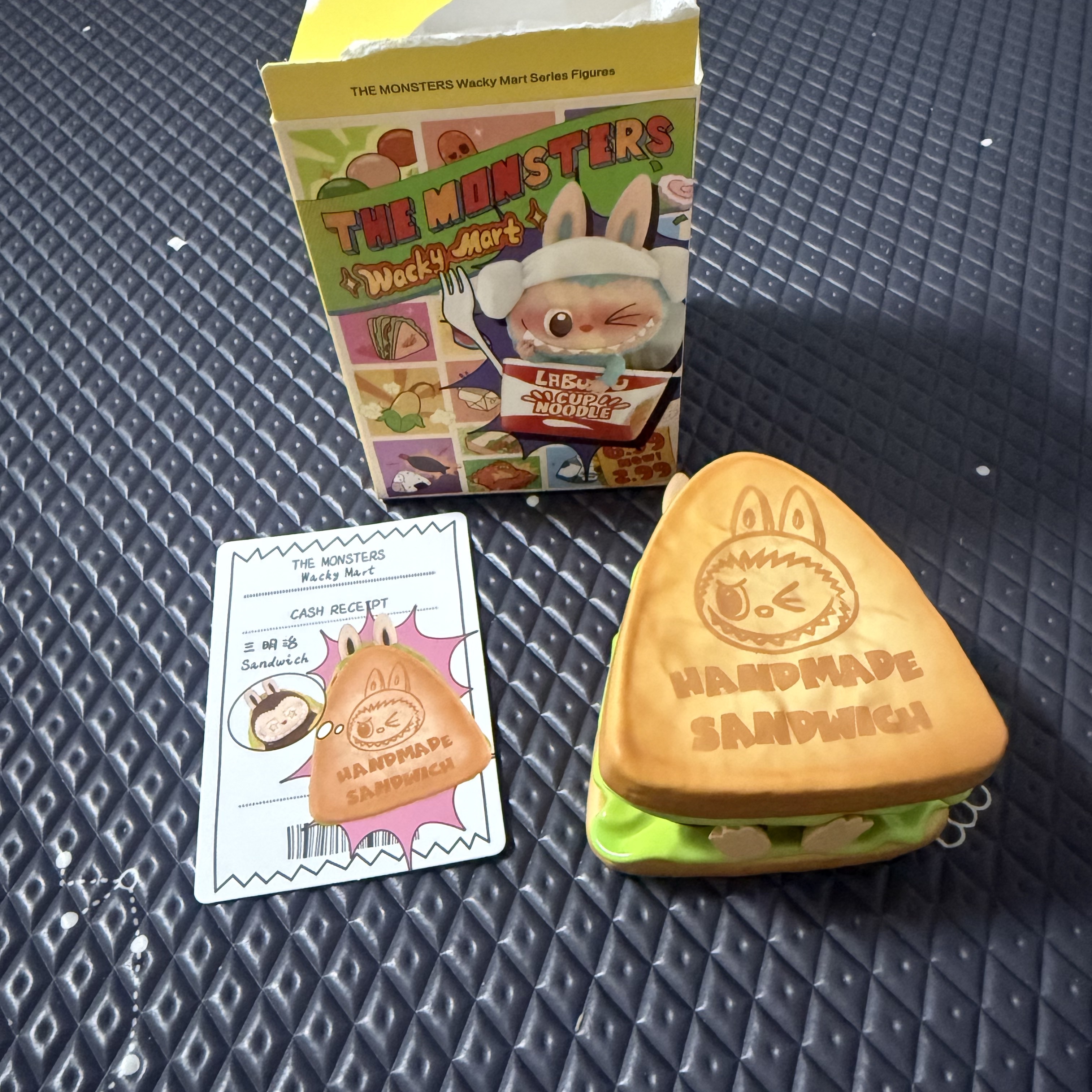 Pop Mart Labubu The Monsters Wacky Mart Series Figures (1 Blind Box) 착용 스타일 - 2