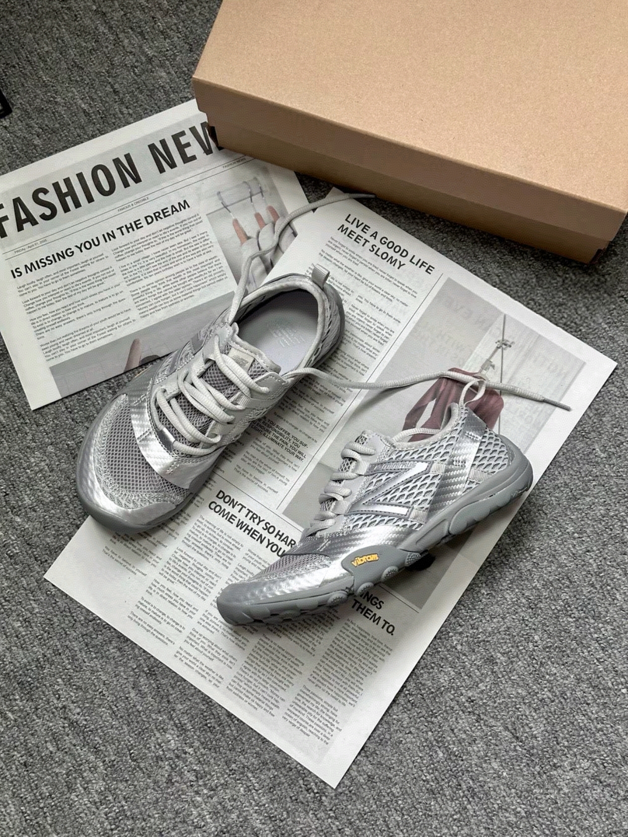 New Balance Minimus MT10O Slate Grey Silver Metallic 착용 스타일