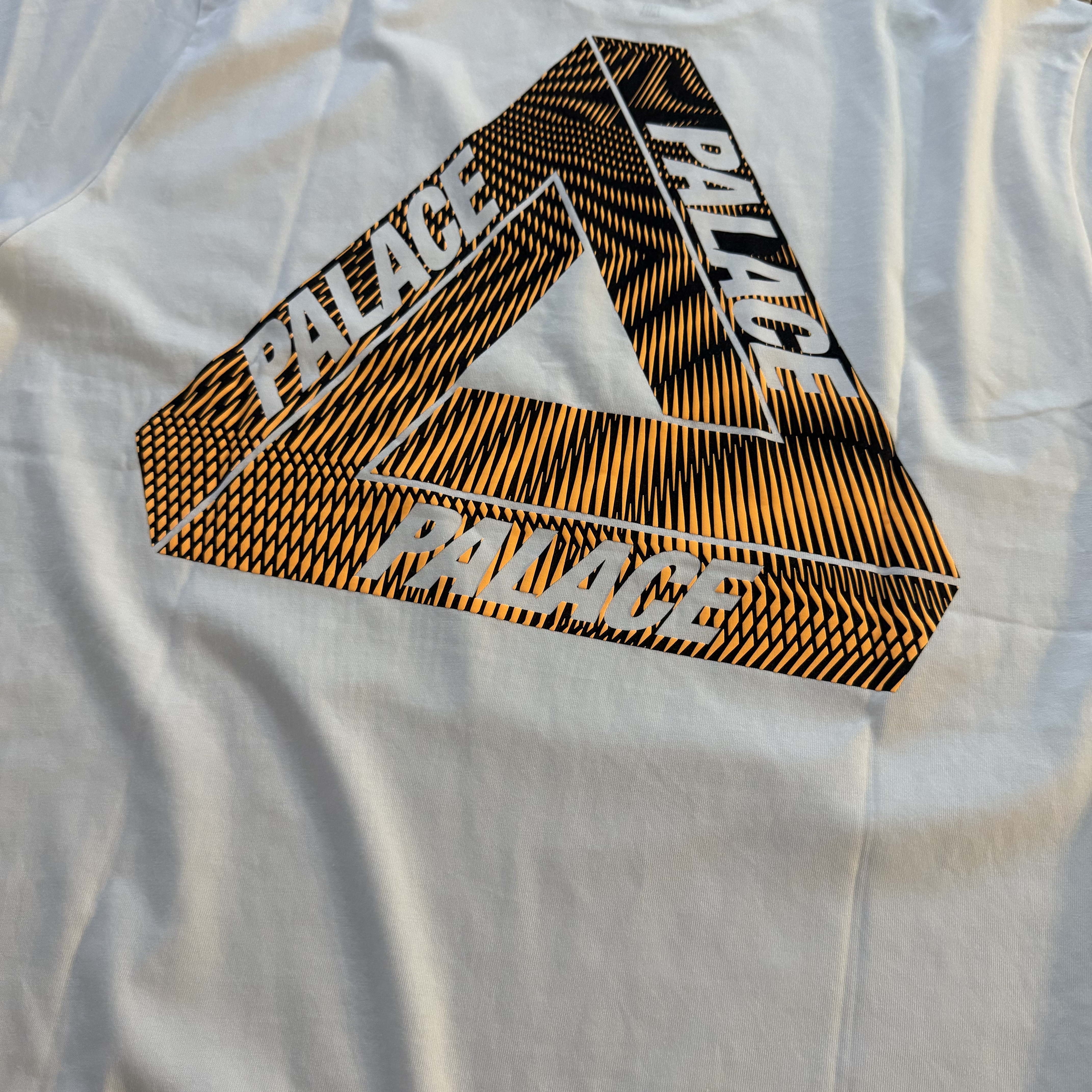Palace Tri-Vex T-Shirt White Orange - 25SS 착용 스타일