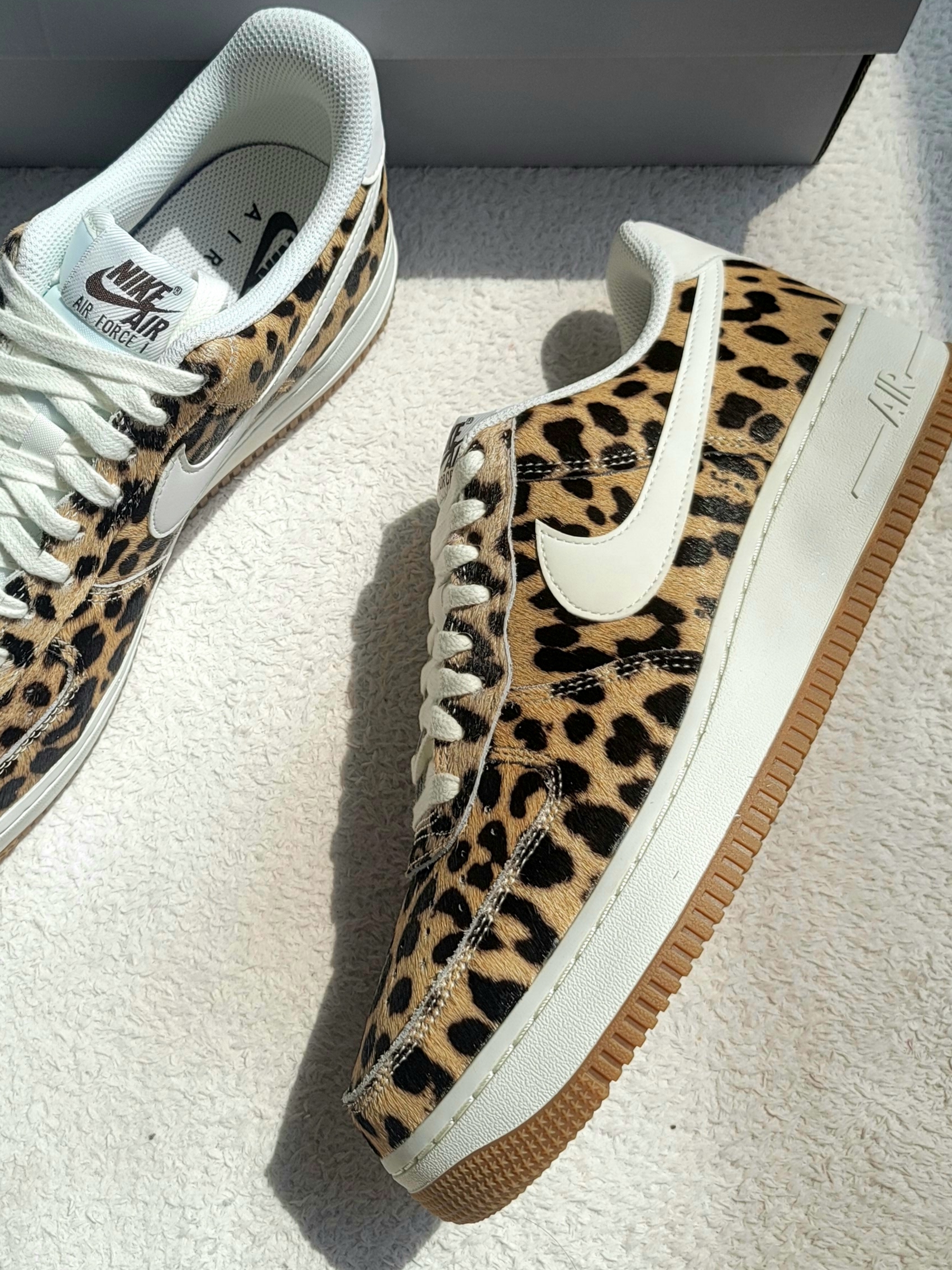 (W) Nike Air Force 1 '07 Baroque Brown Sesame 착용 스타일 - 3