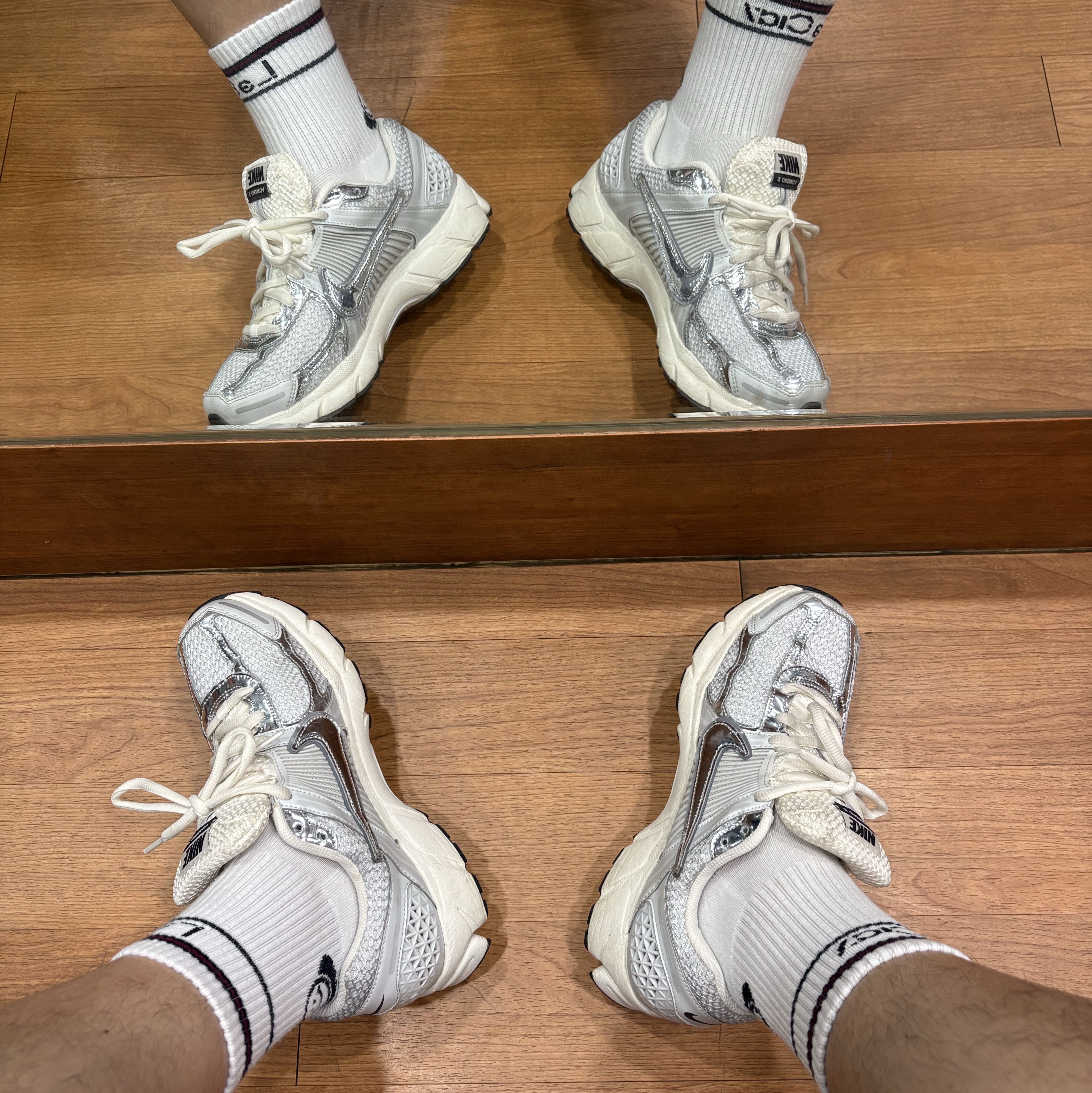 Nike Zoom Vomero 5 Photon Dust Gridiron 착용 스타일