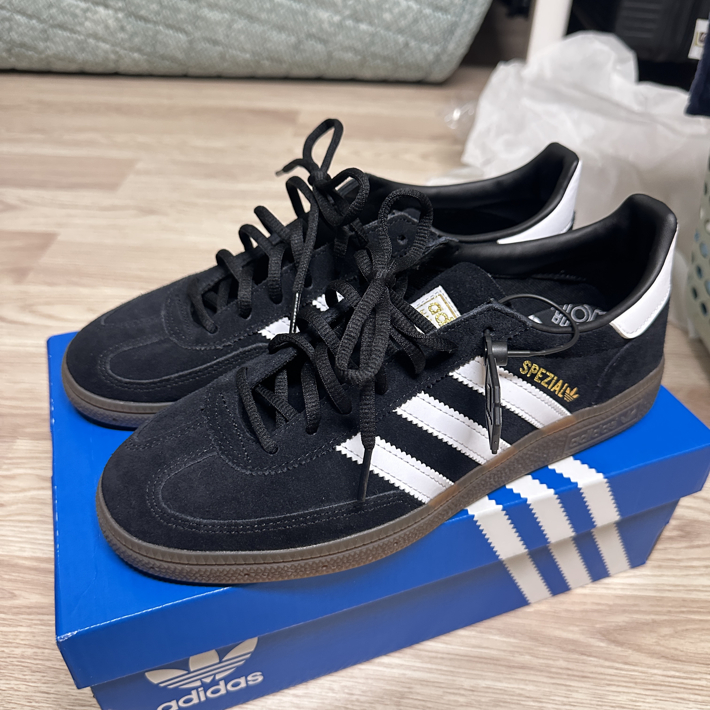 Adidas Spezial Handball Core Black 착용 스타일 - 1