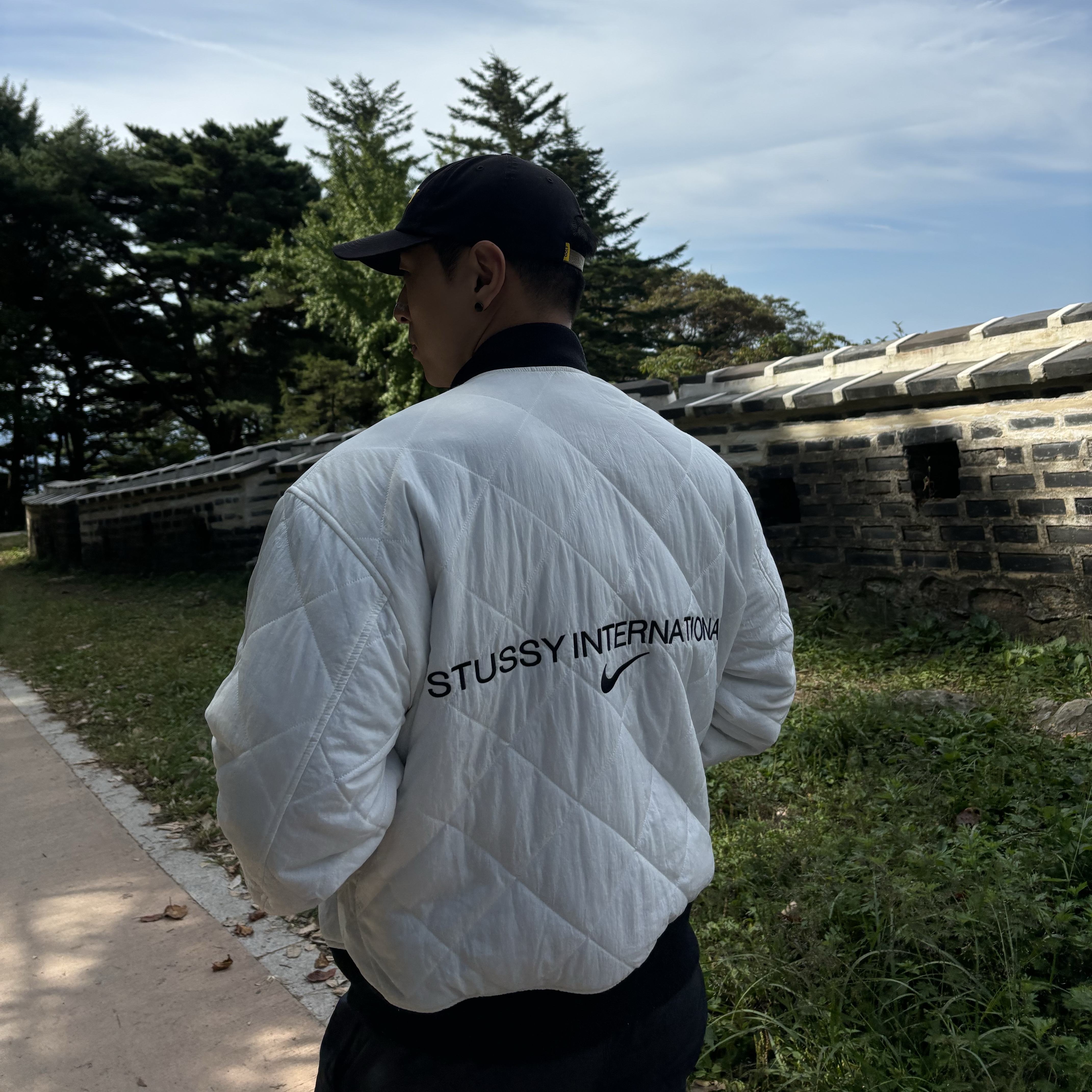 Nike x Stussy Reversible Jacket Black (FJ9153-010) 착용 스타일 - 1