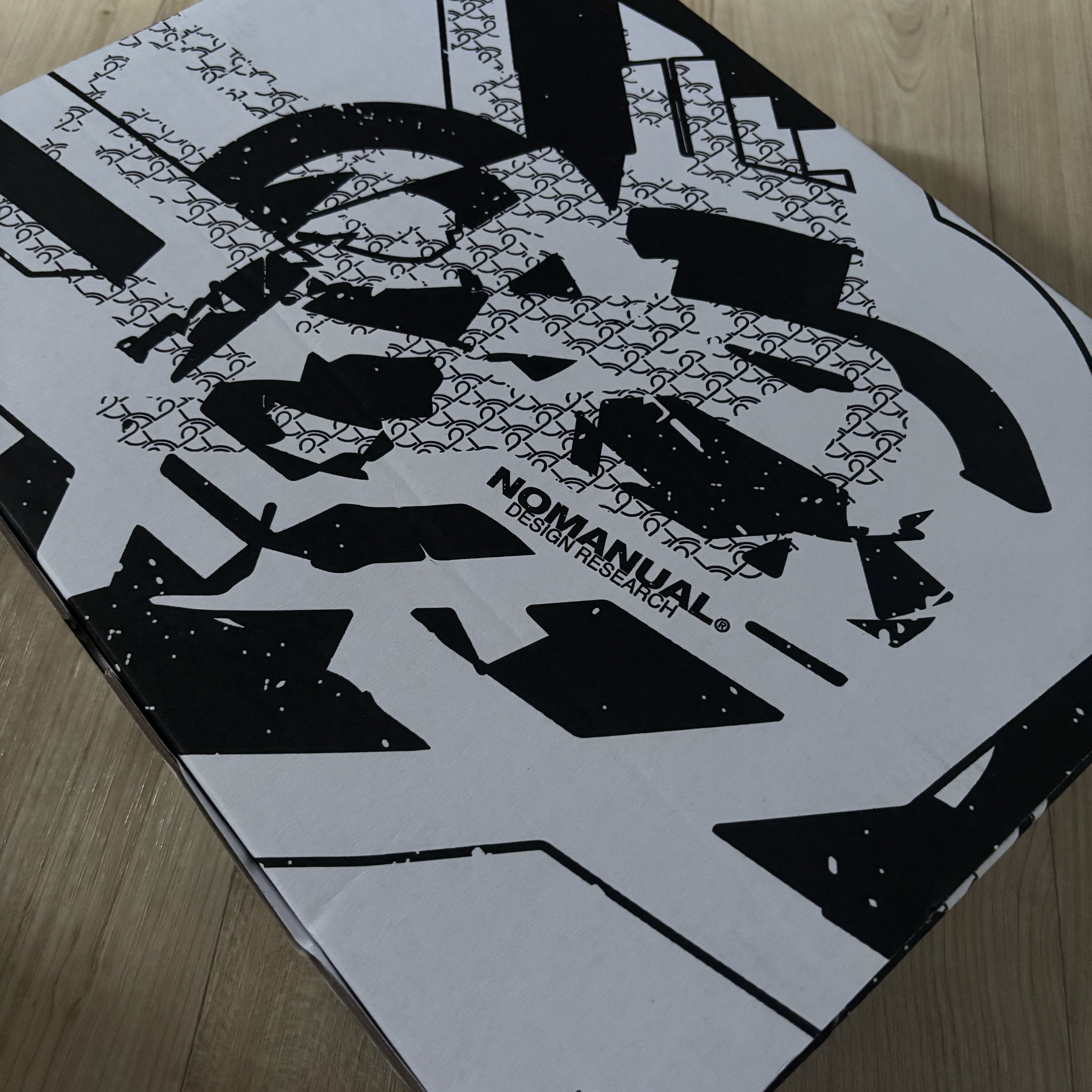 NOMANUAL NM Engine T-Shirt Black 착용 스타일 - 2