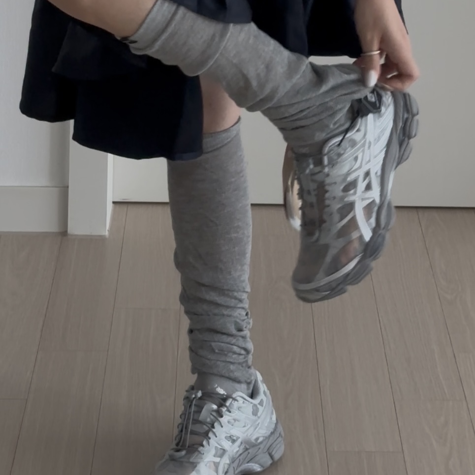 Asics x Cecilie Bahnsen Gel-Cumulus 16 Gray 착용 스타일 - 1