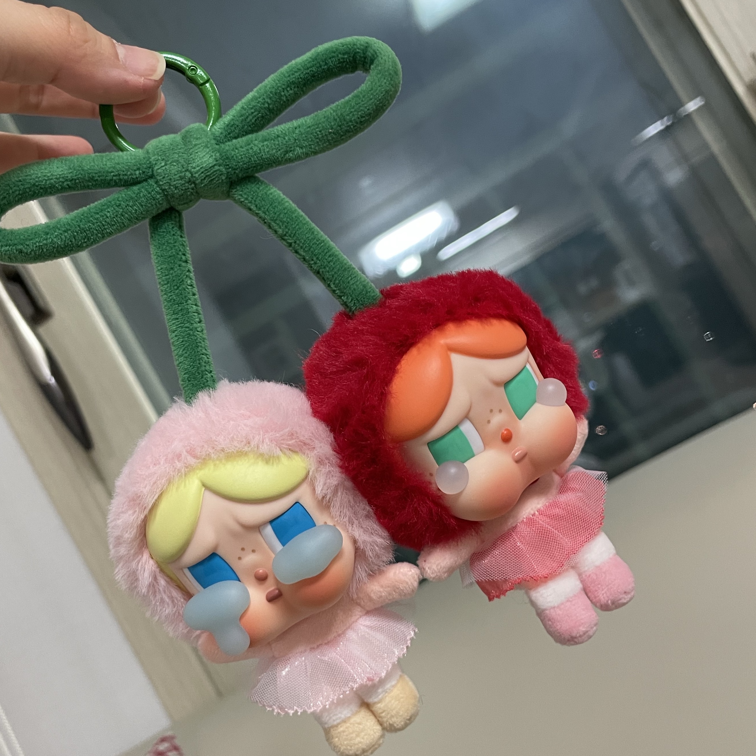 Pop Mart Crybaby Crying For Love Series Vinyl Plush 착용 스타일