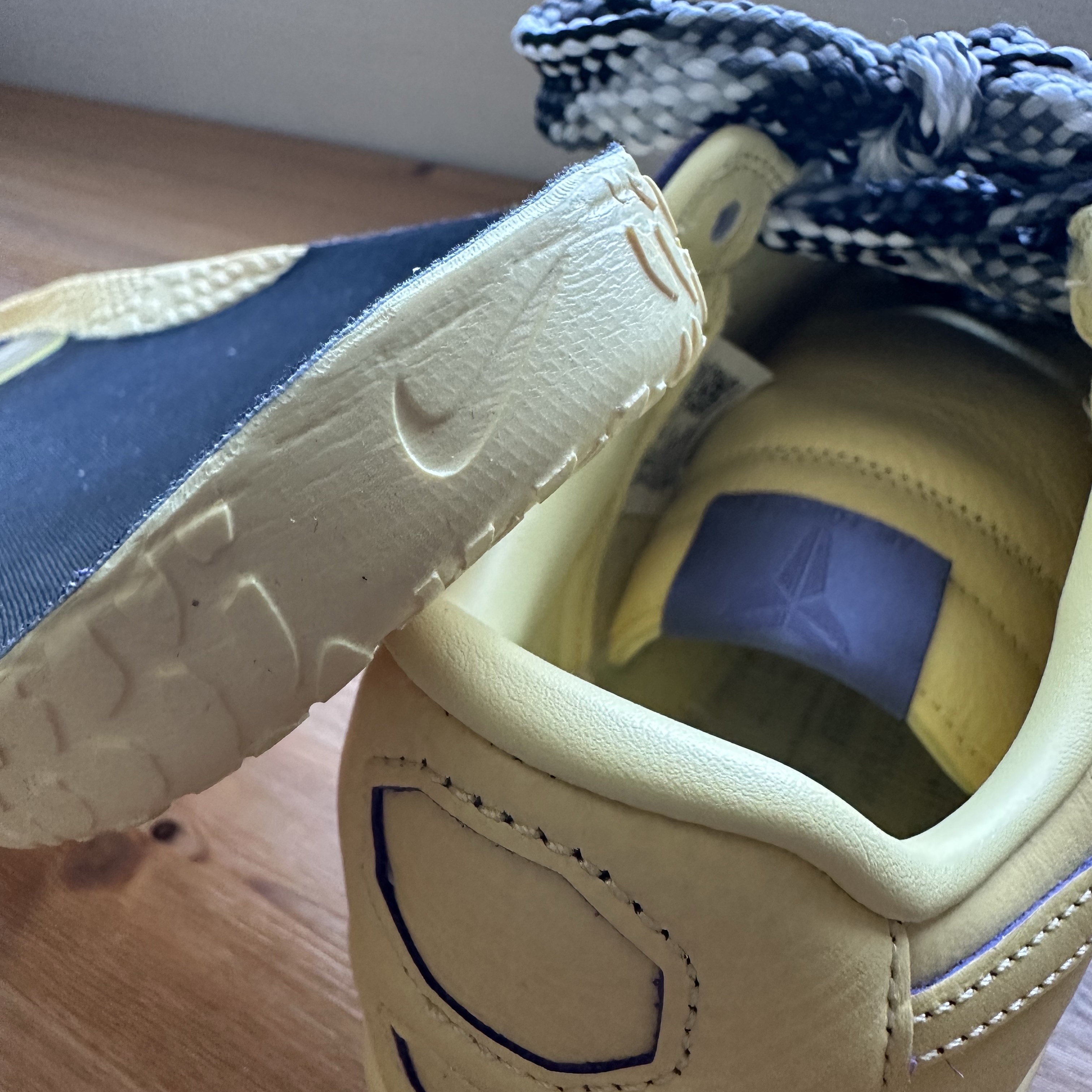 Nike Air Force 1 Low Protro Soft Yellow 착용 스타일 - 5